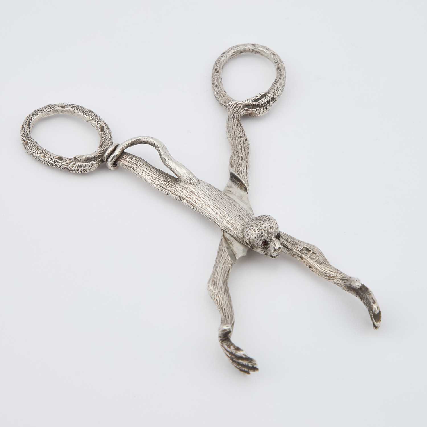 A PAIR OF VICTORIAN SILVER NOVELTY SUGAR TONGS - Image 2 of 3