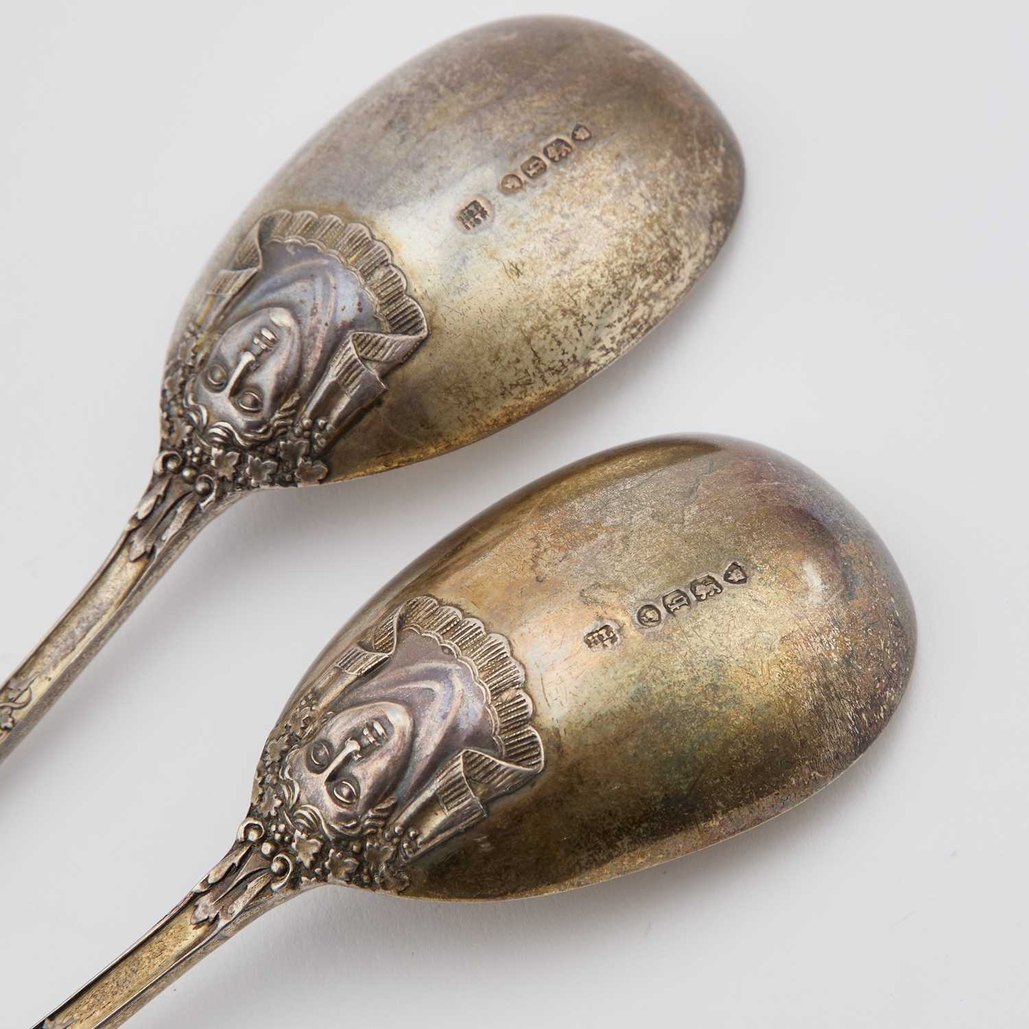 A PAIR OF VICTORIAN SILVER SERVING SPOONS - Image 2 of 3