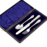 AN EARLY 20TH CENTURY SILVER CHRISTENING SET