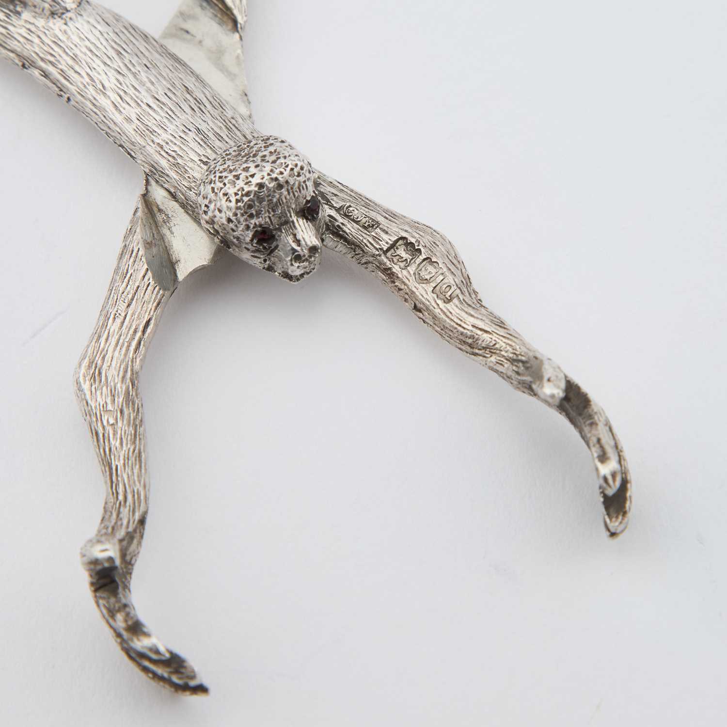 A PAIR OF VICTORIAN SILVER NOVELTY SUGAR TONGS - Image 3 of 3