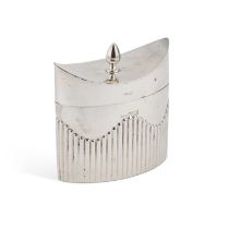 AN EDWARDIAN SILVER TEA CADDY