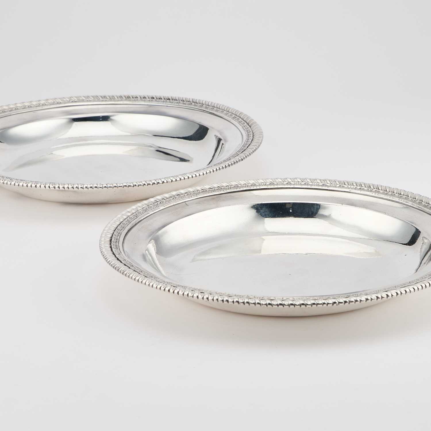 PAUL DE LAMERIE: A PAIR OF GEORGE I SILVER SECOND COURSE DISHES - Image 5 of 5