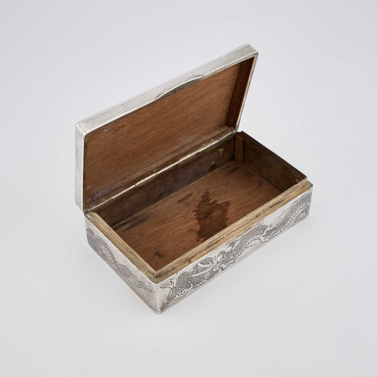AN EARLY 20TH CENTURY CHINESE SILVER CIGAR BOX - Image 2 of 3