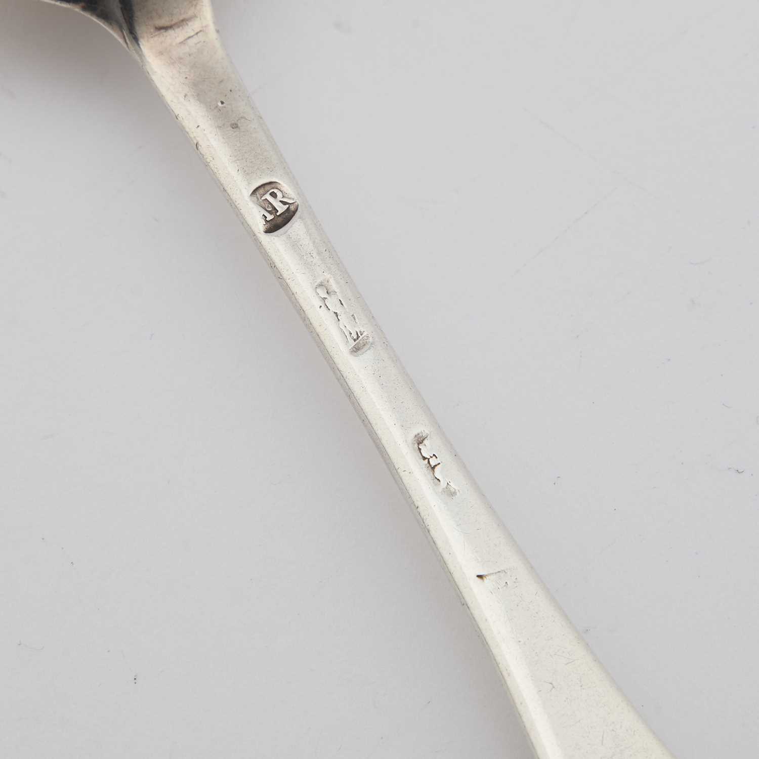 A QUEEN ANNE SILVER DOG-NOSE SPOON - Bild 2 aus 3