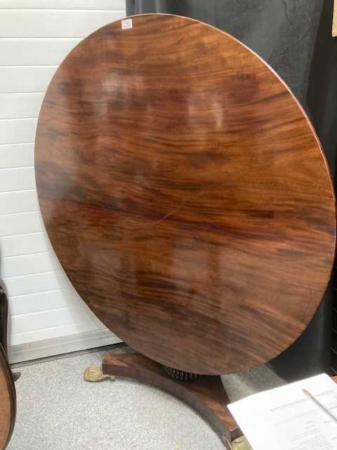 A REGENCY MAHOGANY TILT-TOP BREAKFAST TABLE - Image 3 of 3