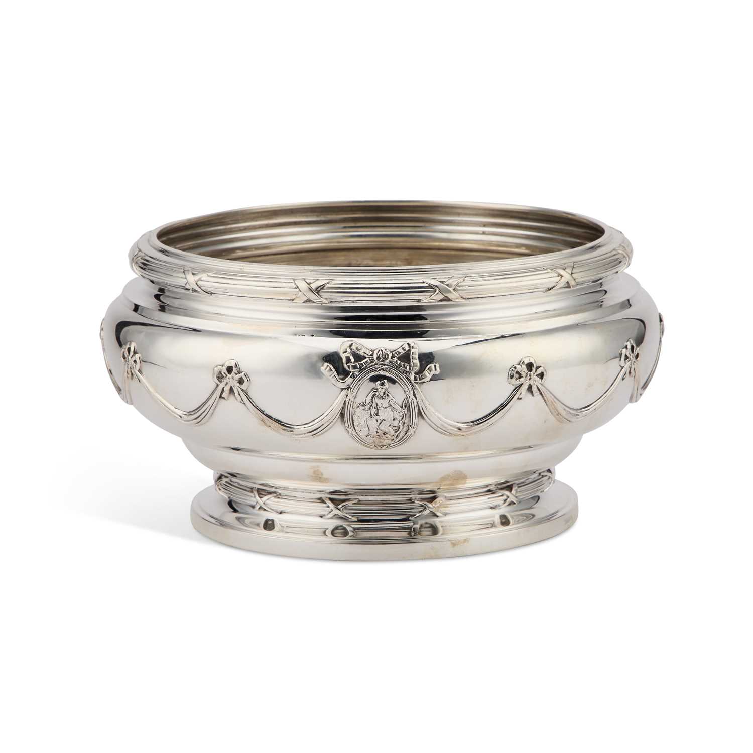 A LARGE EDWARDIAN SILVER BOWL