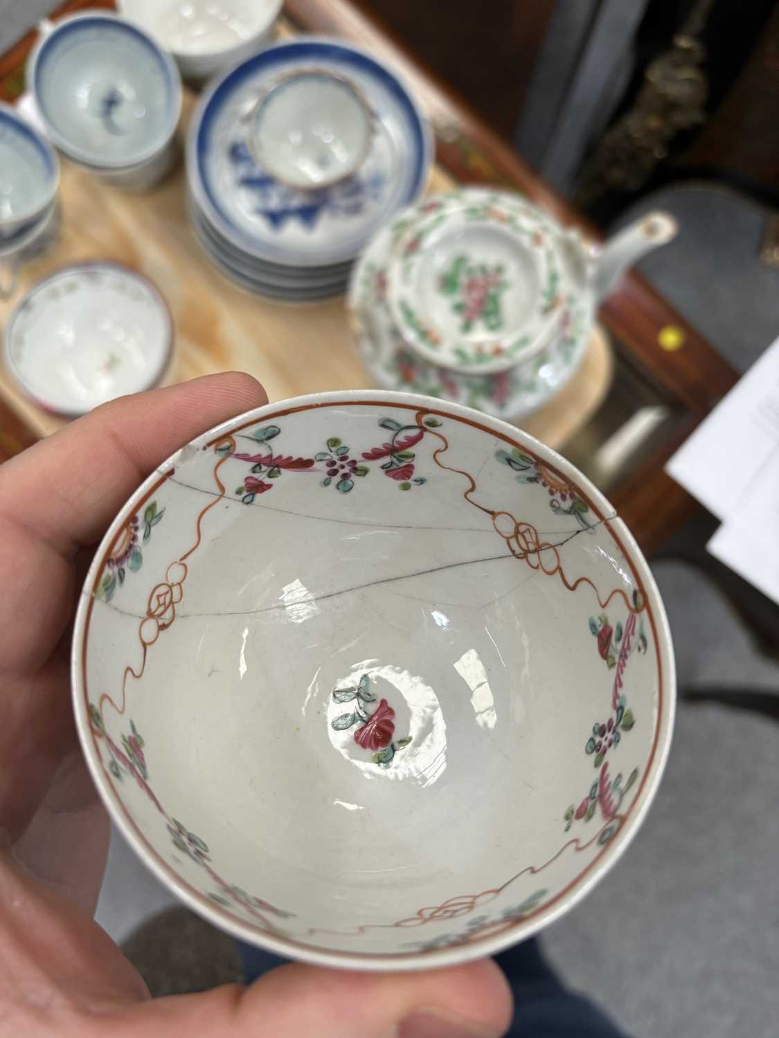 A COLLECTION OF ENGLISH AND CHINESE PORCELAIN, 18TH CENTURY AND LATER - Image 3 of 15