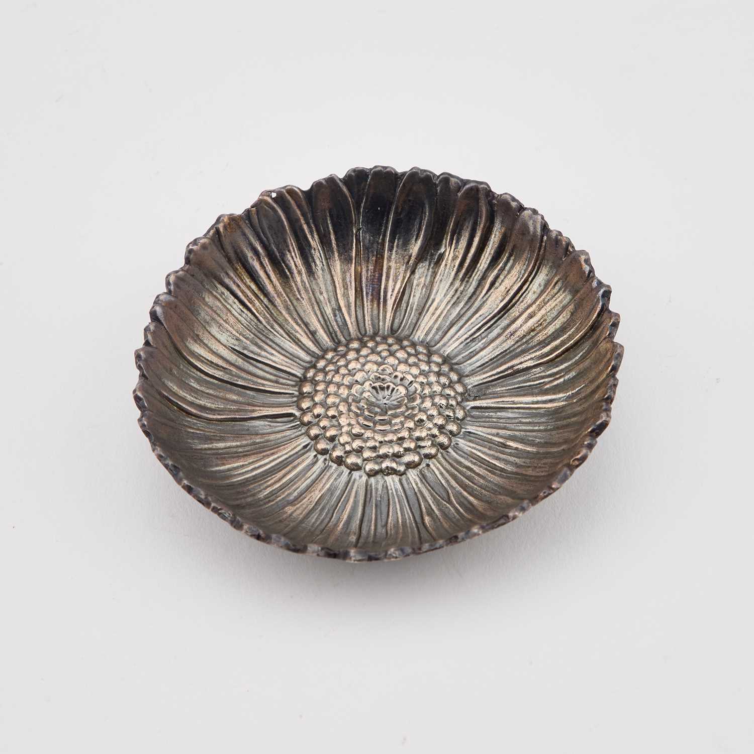 AN ITALIAN SILVER FLOWERHEAD DISH BY BUCCELLATI - Image 2 of 2