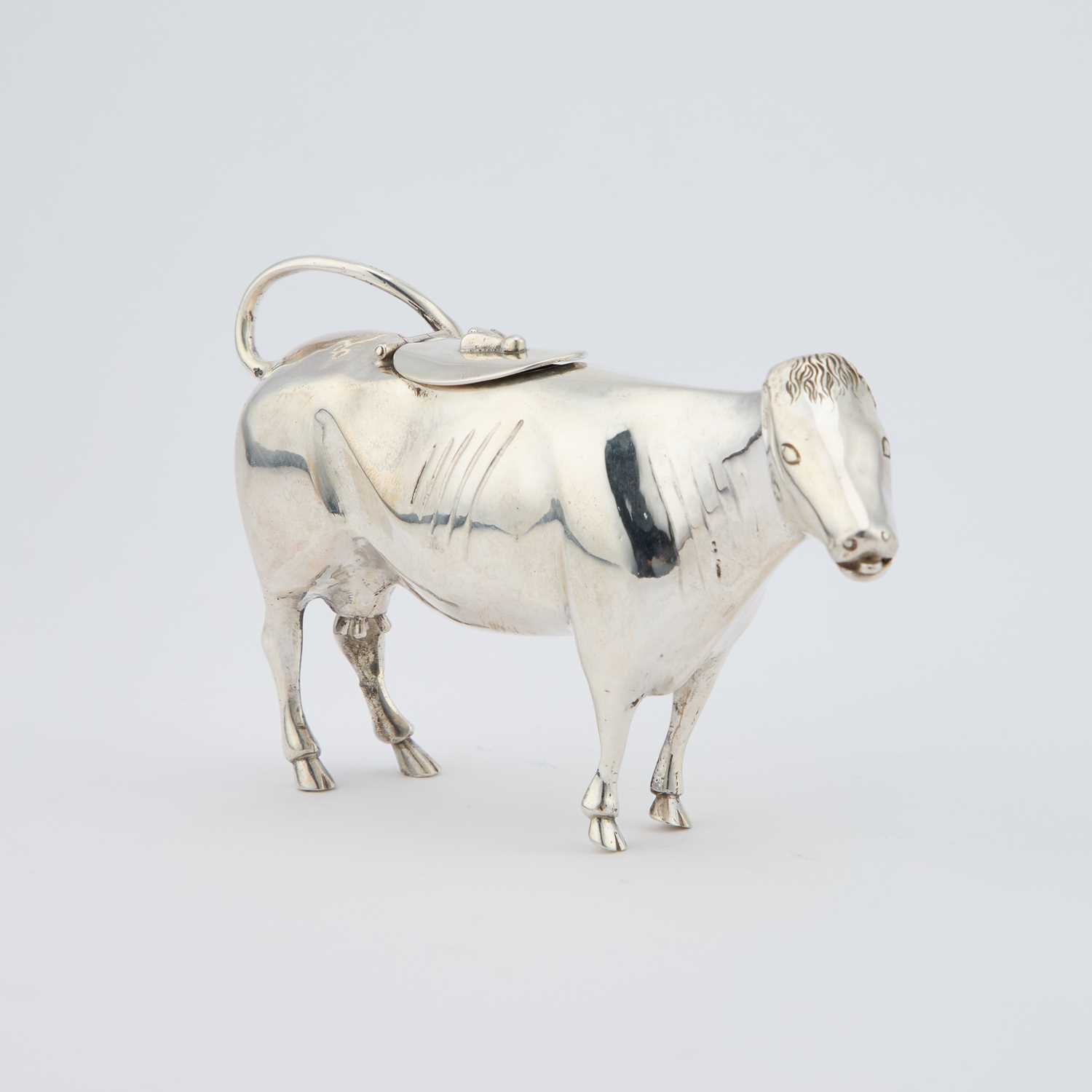A CONTINENTAL SILVER COW CREAMER - Image 4 of 4