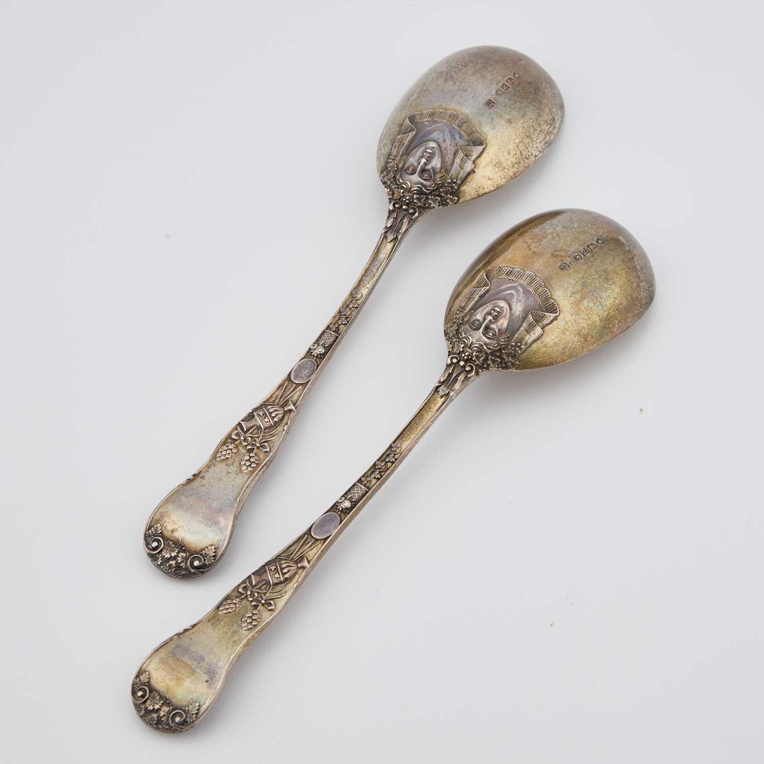 A PAIR OF VICTORIAN SILVER SERVING SPOONS - Image 3 of 3