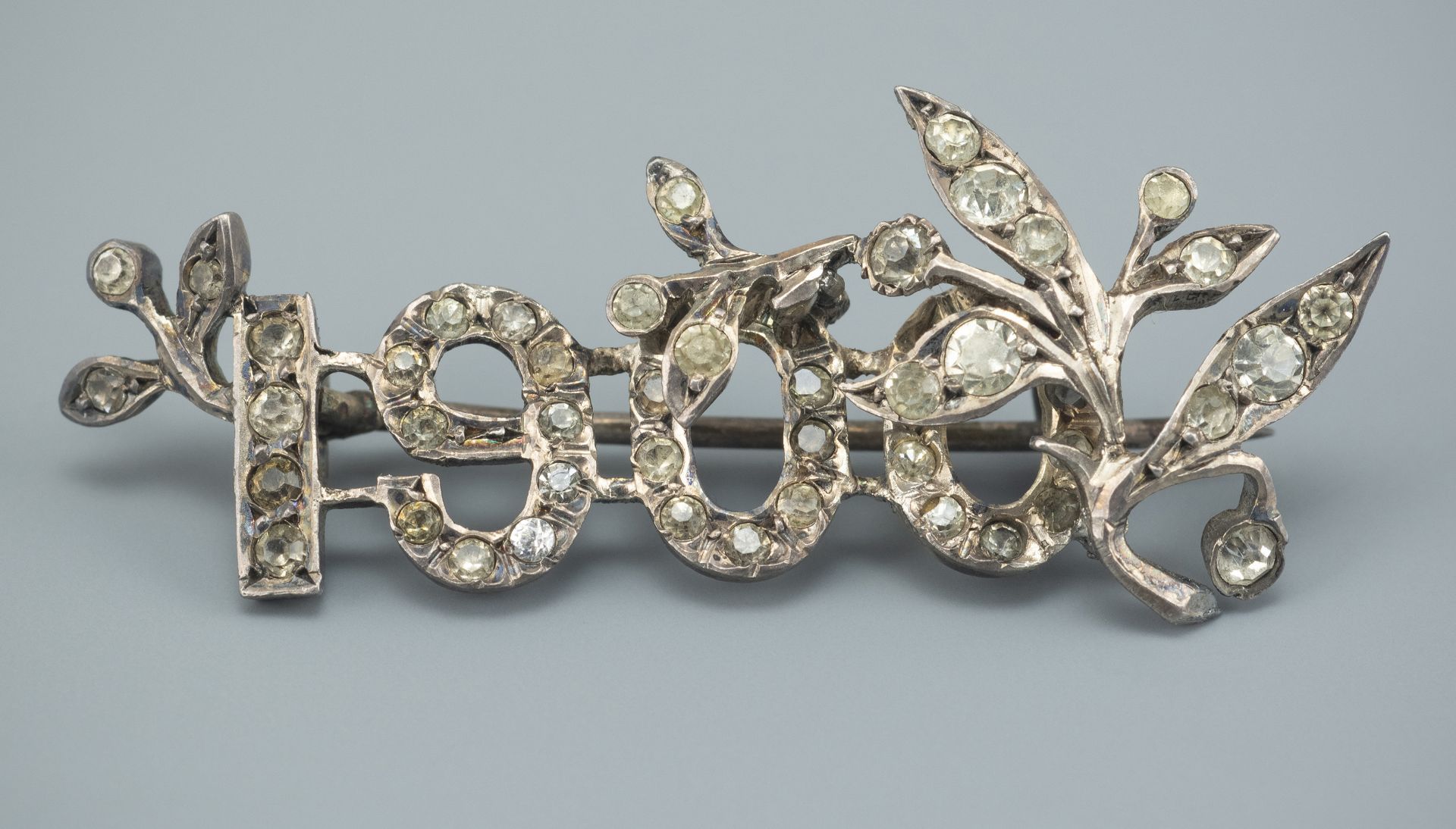 Brooch 