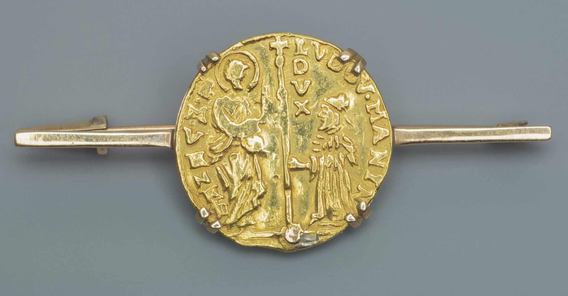 Gold Brooch with ancient coin