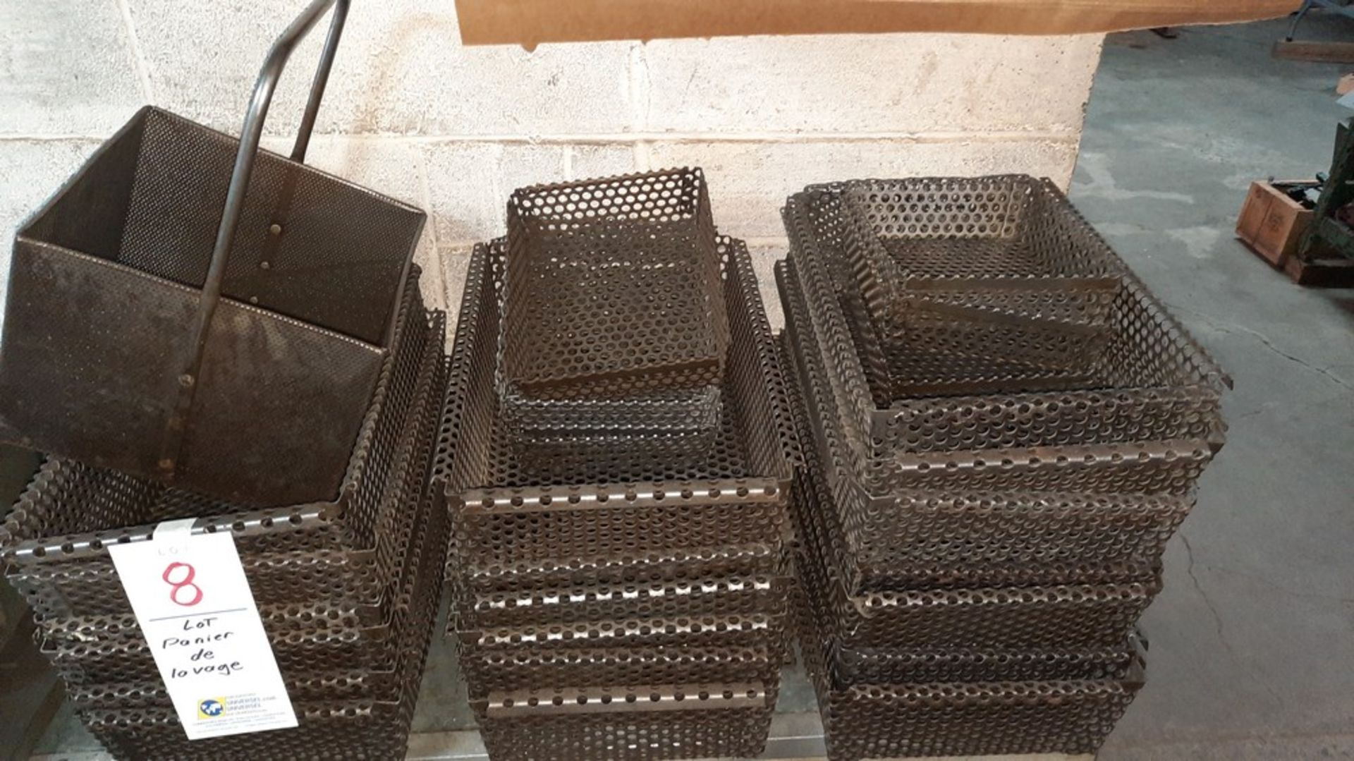 LOT: Asst. Metal Wash Pans