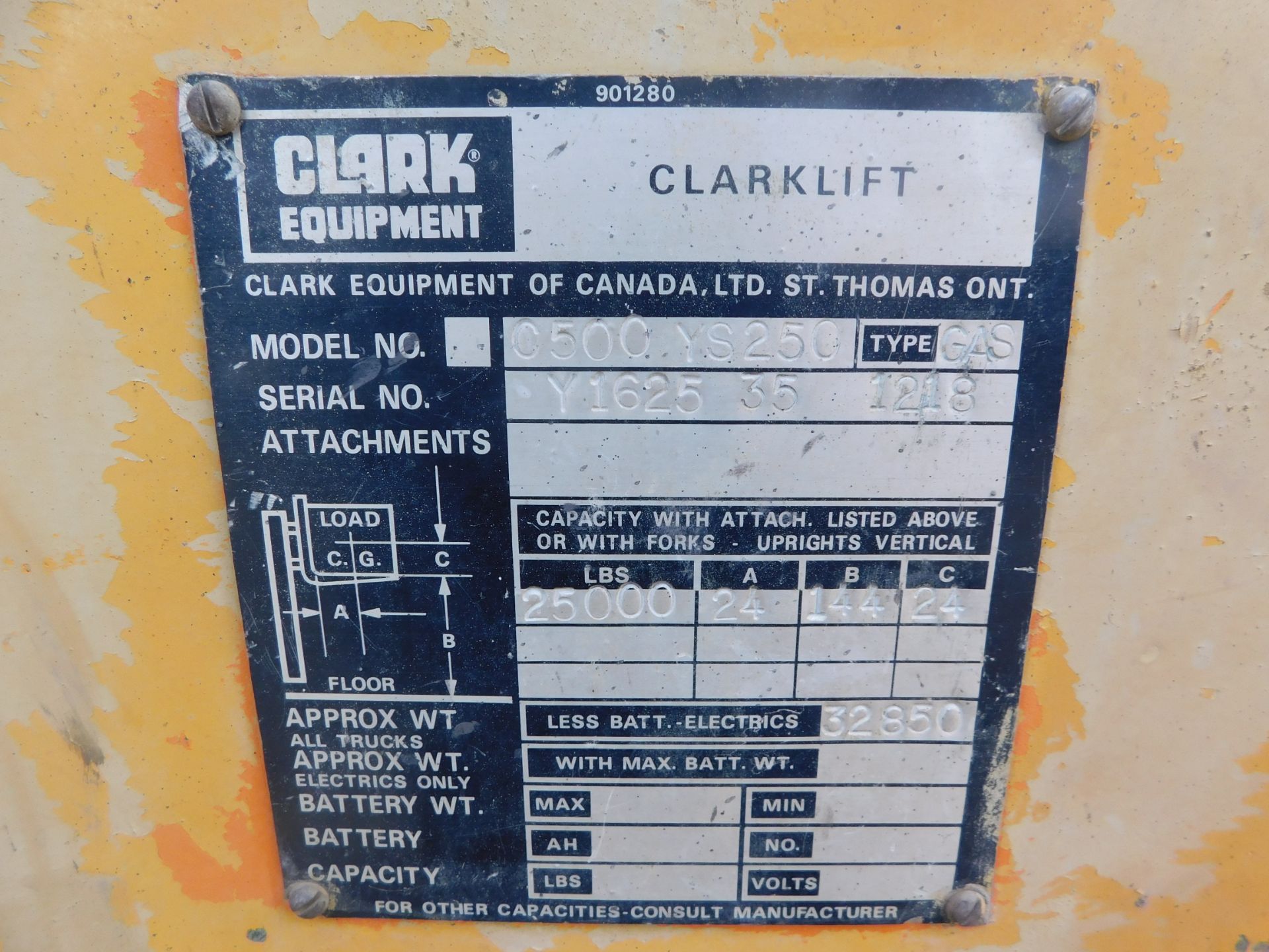 CLARK C500YS250 25,000 LB GAS FORKLIFT WITH 8' BOOM. 60" x 8" FORKS - Image 16 of 17