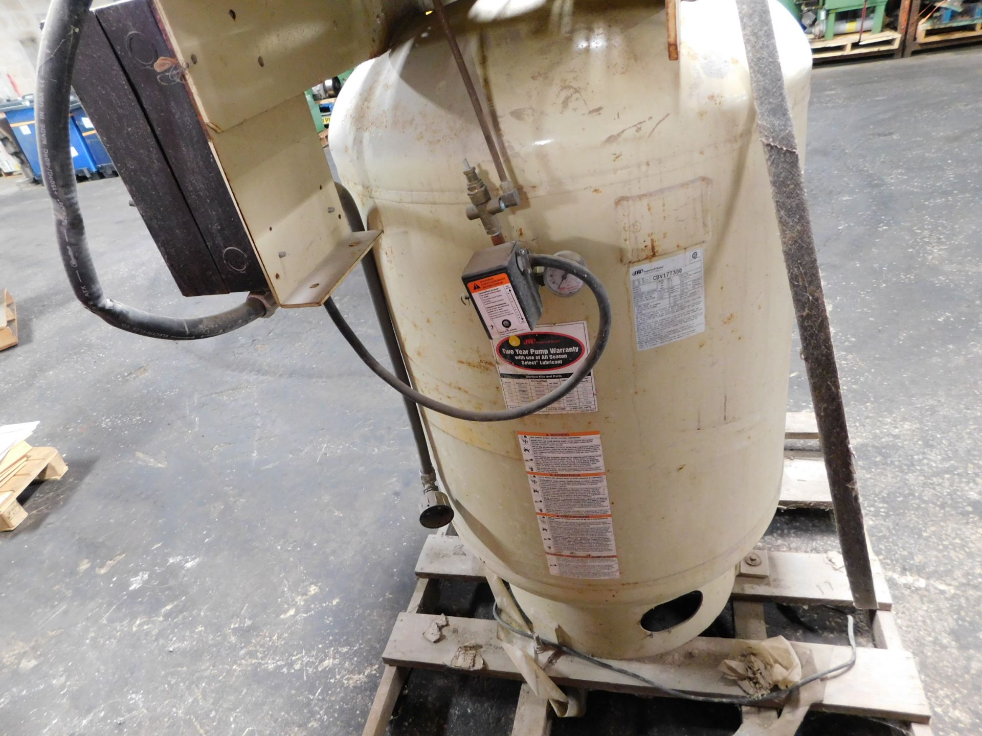 INGERSOLL RAND 2545K10FP GRAINGER AIR COMPRESSOR TANK AND 10 HP MOTOR - Image 4 of 6