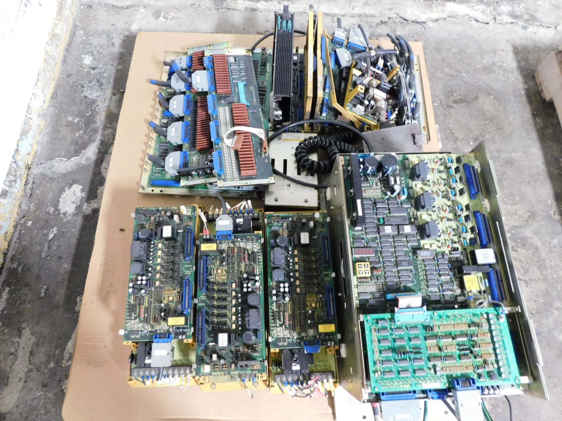 LOT OF MISCELLANEOUS DRIVES AND CPU BOARDS. FANUC