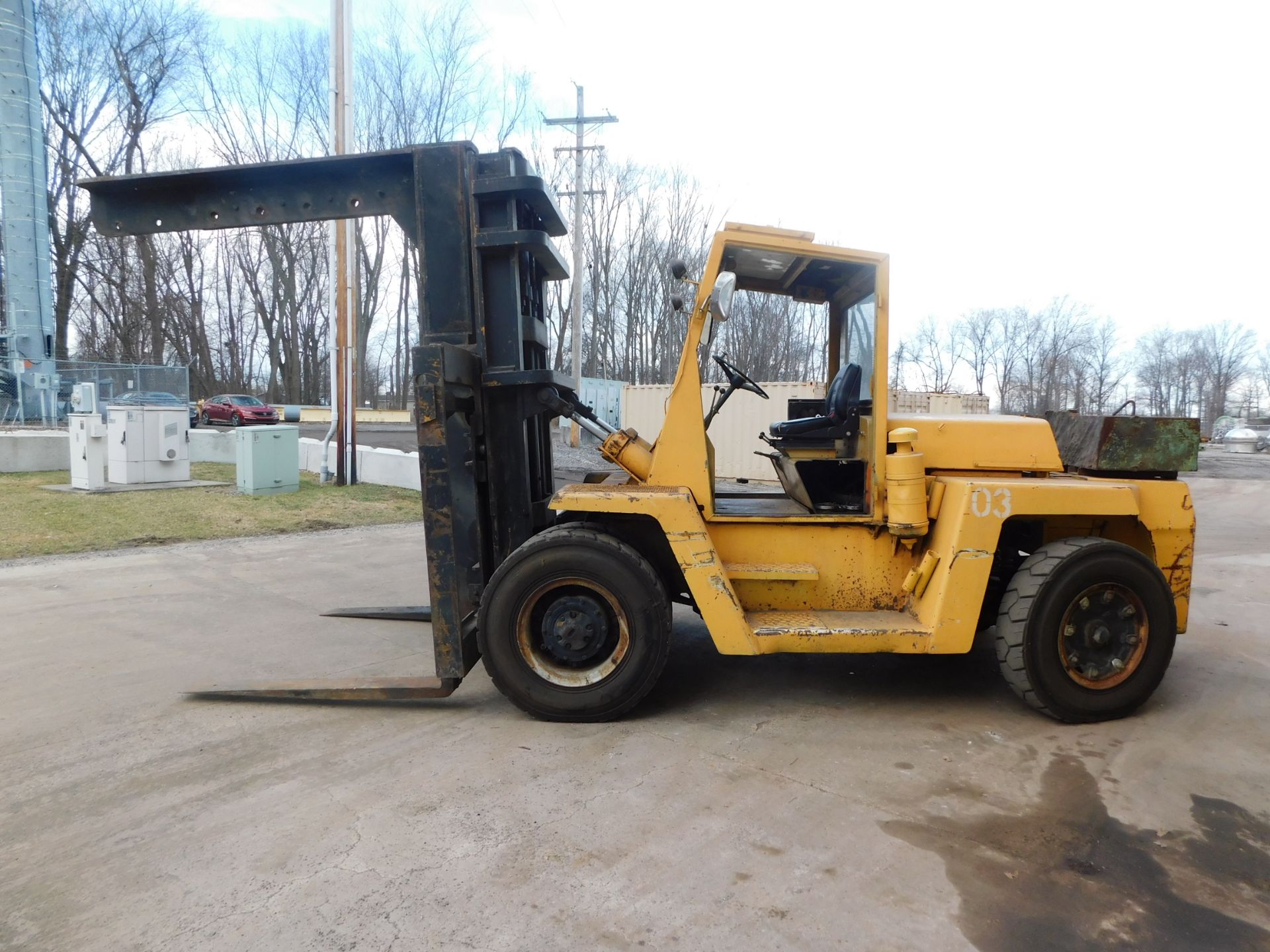 CLARK C500YS250 25,000 LB GAS FORKLIFT WITH 8' BOOM. 60" x 8" FORKS - Image 2 of 17