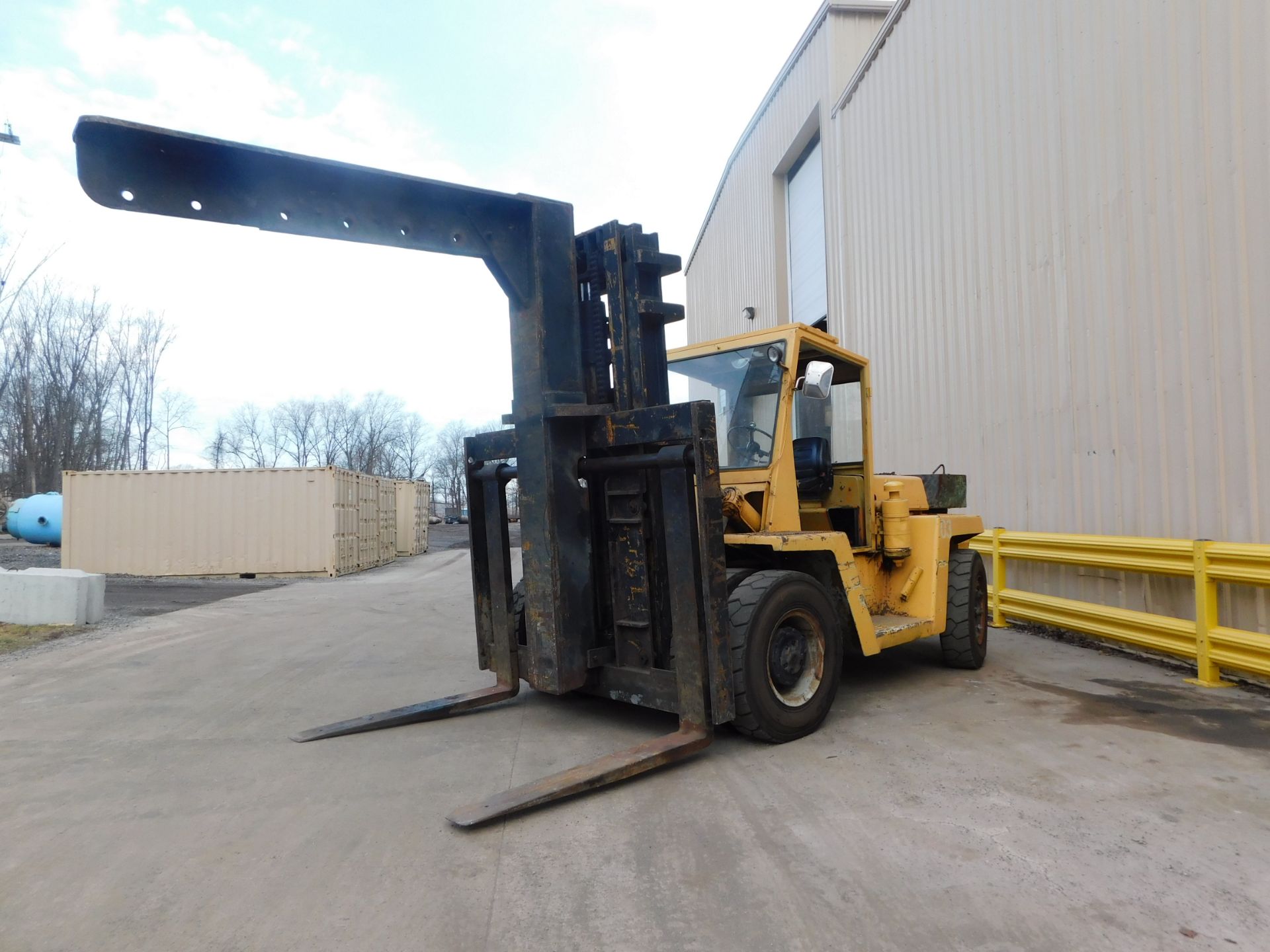 CLARK C500YS250 25,000 LB GAS FORKLIFT WITH 8' BOOM. 60" x 8" FORKS - Image 3 of 17