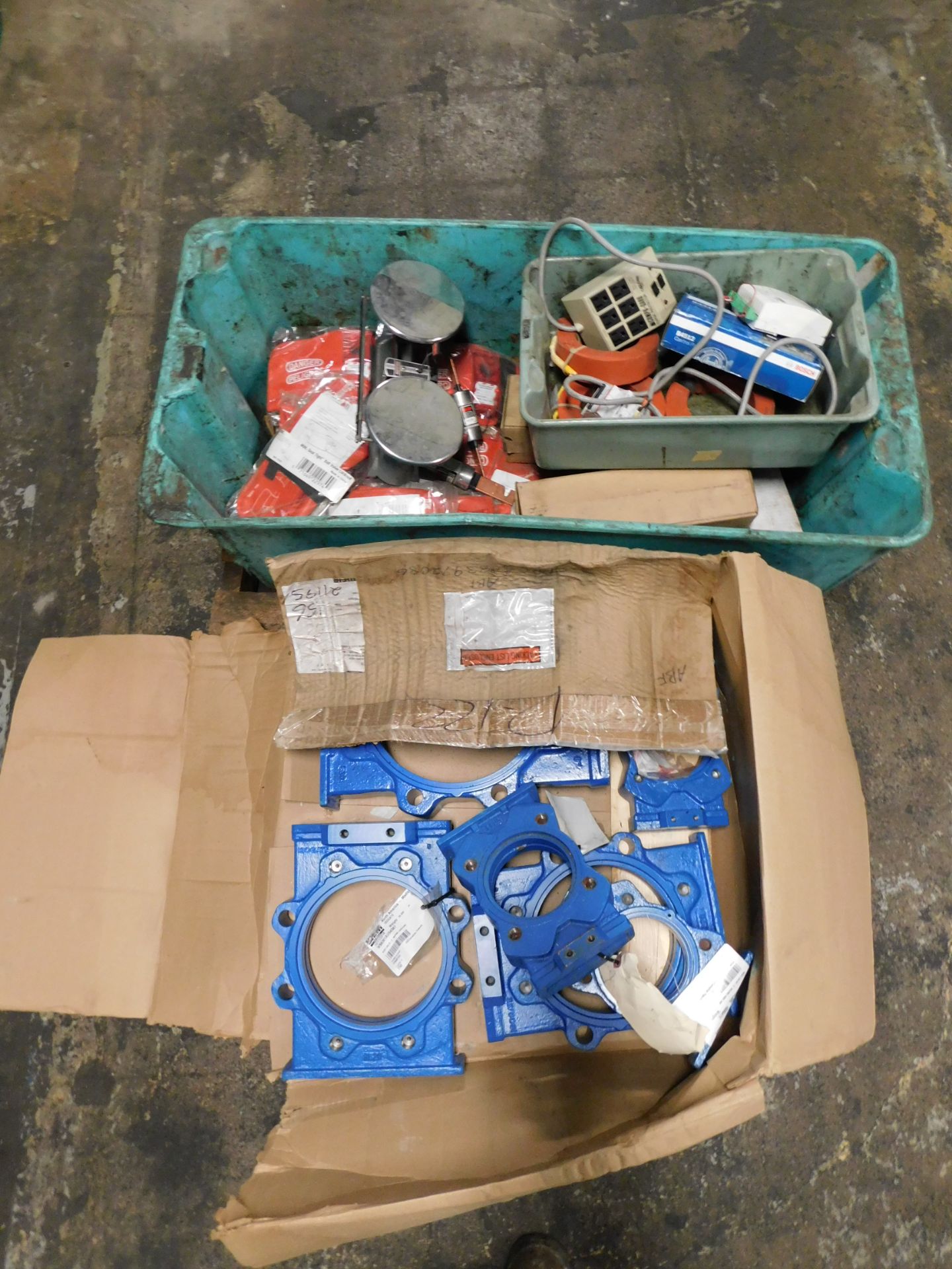 LOT OF MISCELLANEOUS WEIR VALVE PARTS