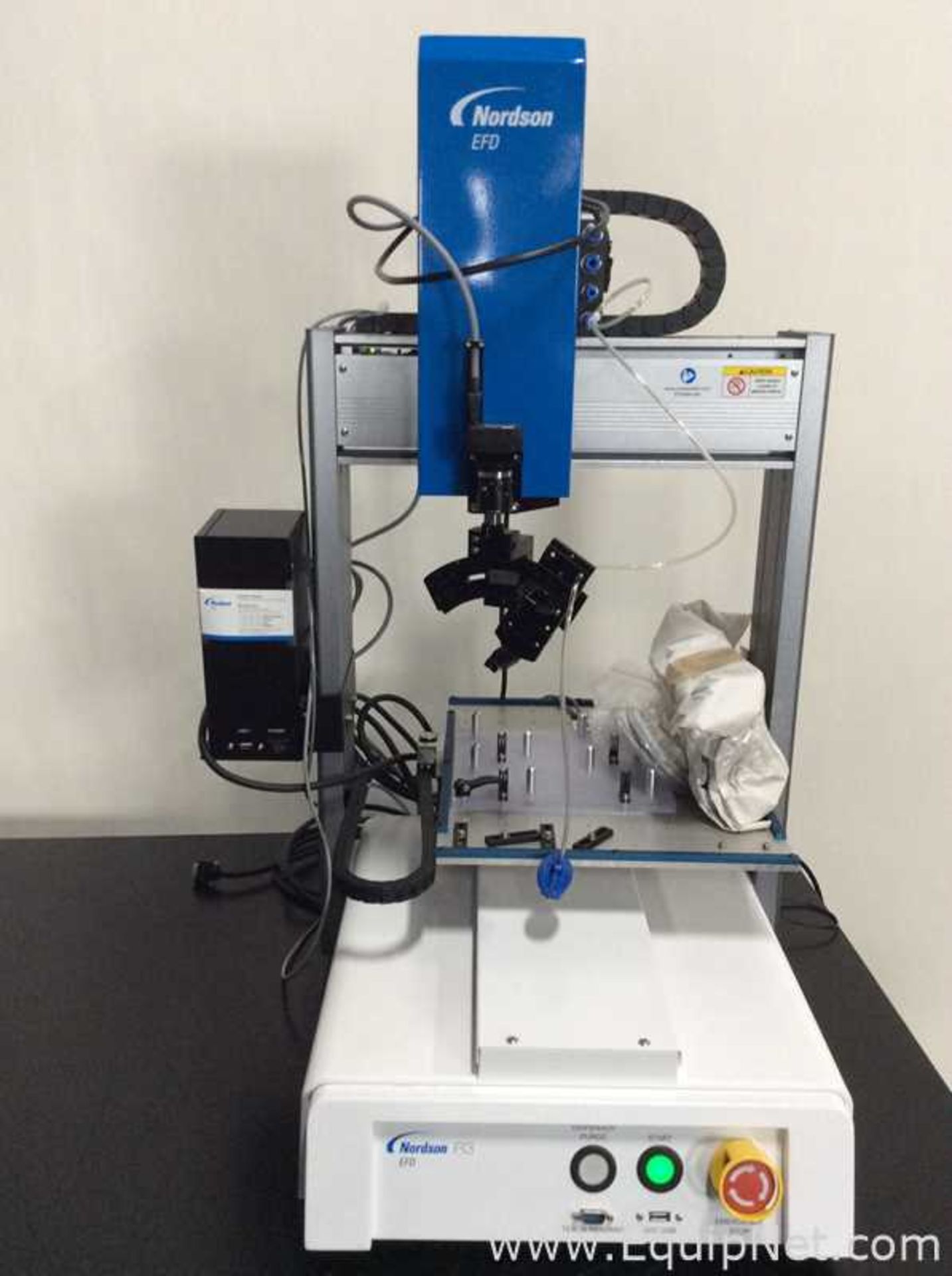 Nordson R3 Automated Fluid Dispensing Robot