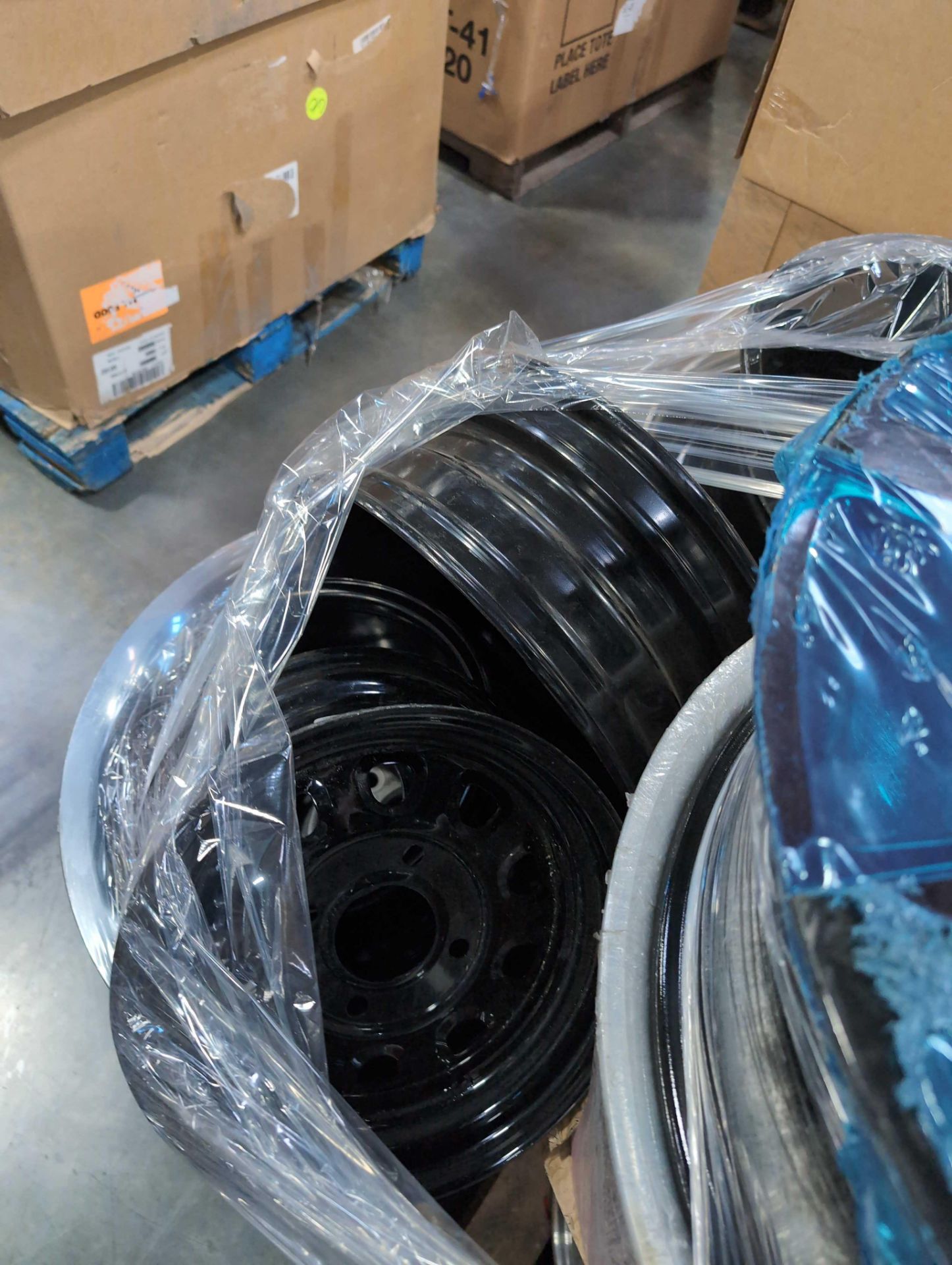 pallet of wheels - Image 5 of 9