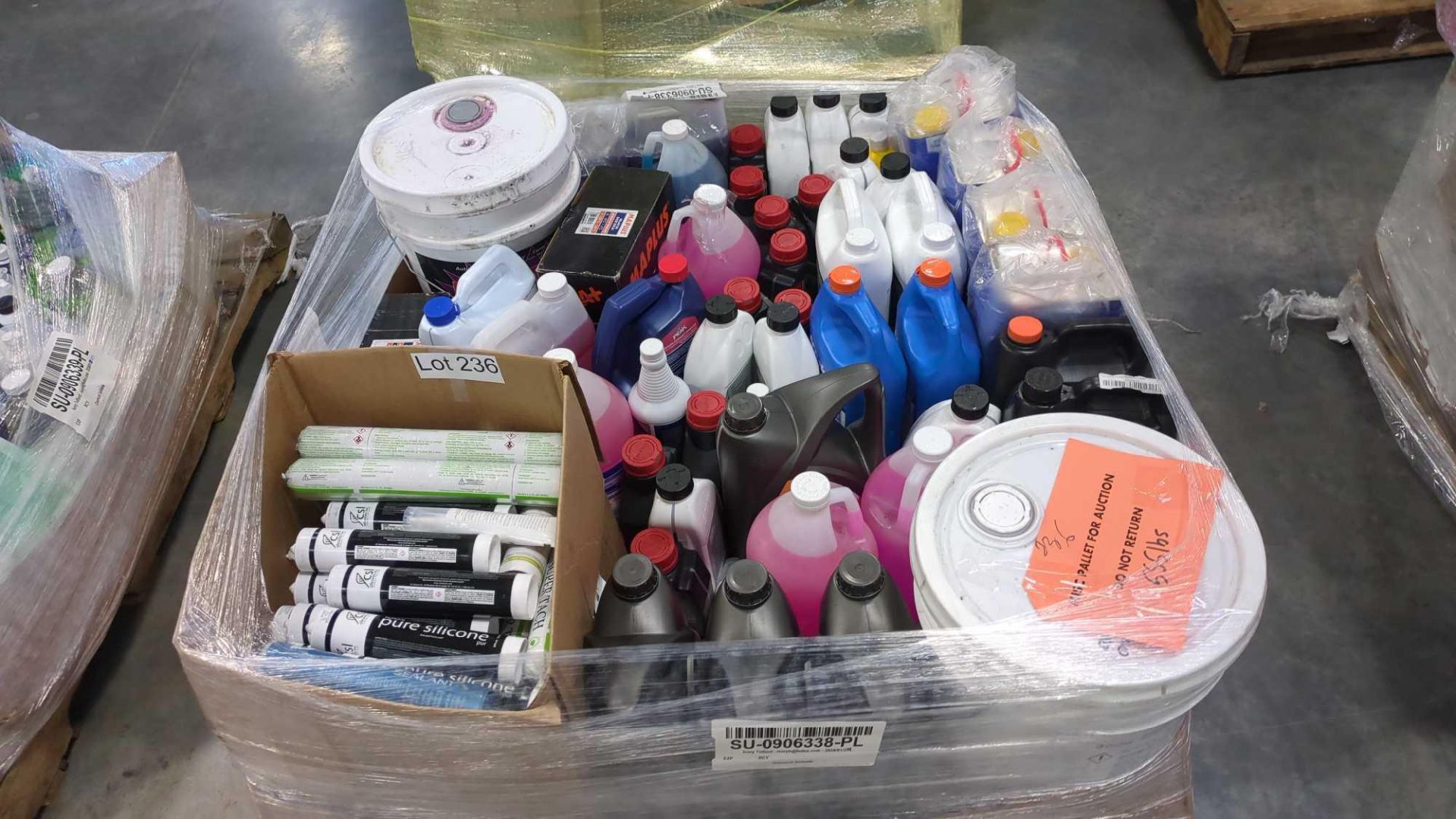 pallet of cleaning supplies, detergents, chemicals and more - Image 2 of 4