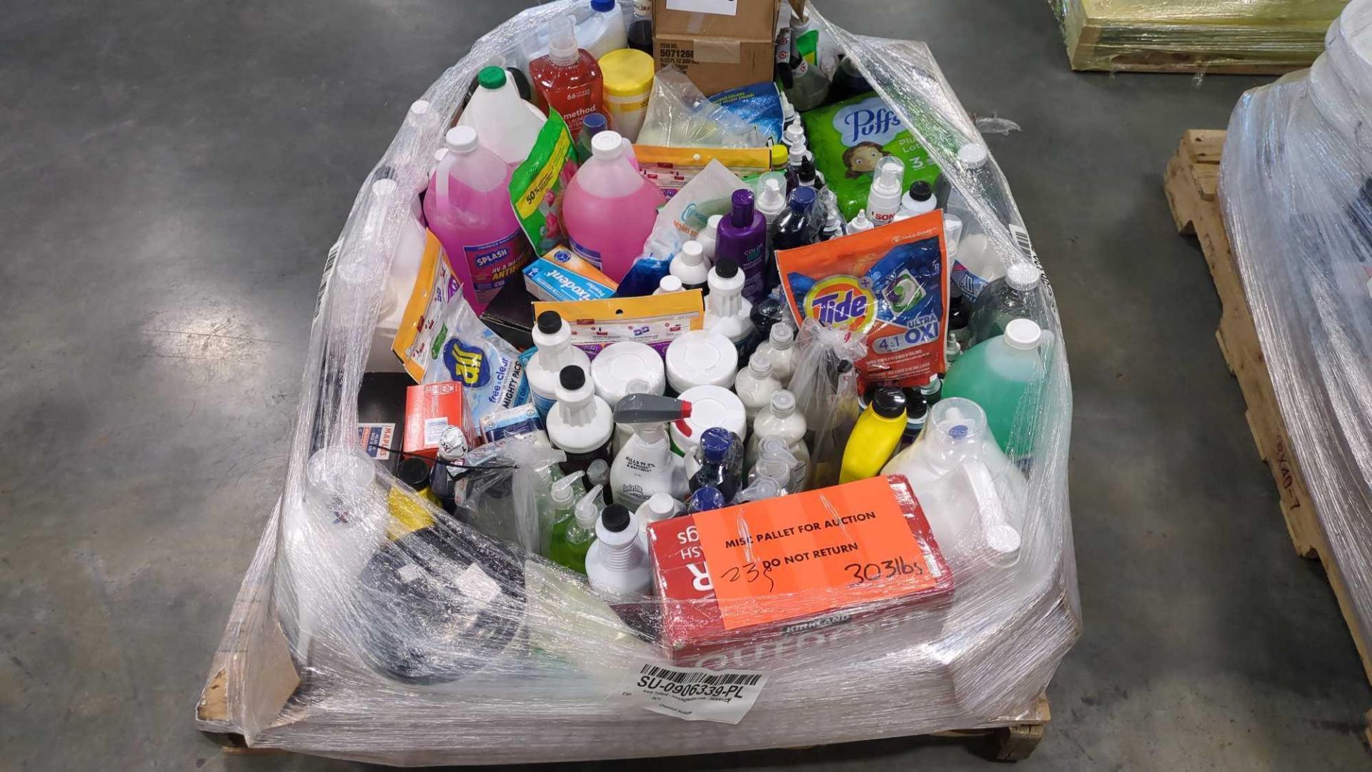 pallet of cleaning supplies, garbage bags, soaps, detergent and more - Image 2 of 4