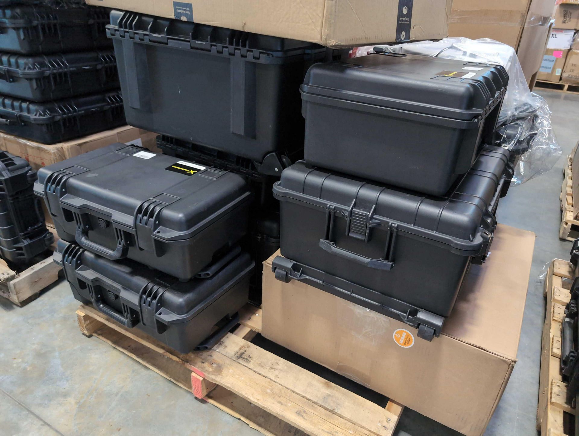 pallet of waterproof travel cases, vacuum and more - Image 2 of 13