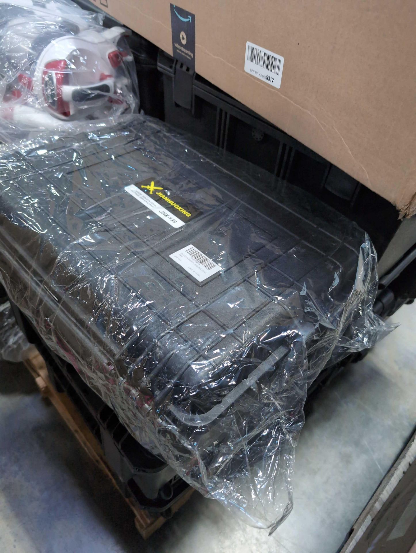 pallet of waterproof travel cases, vacuum and more - Image 11 of 13