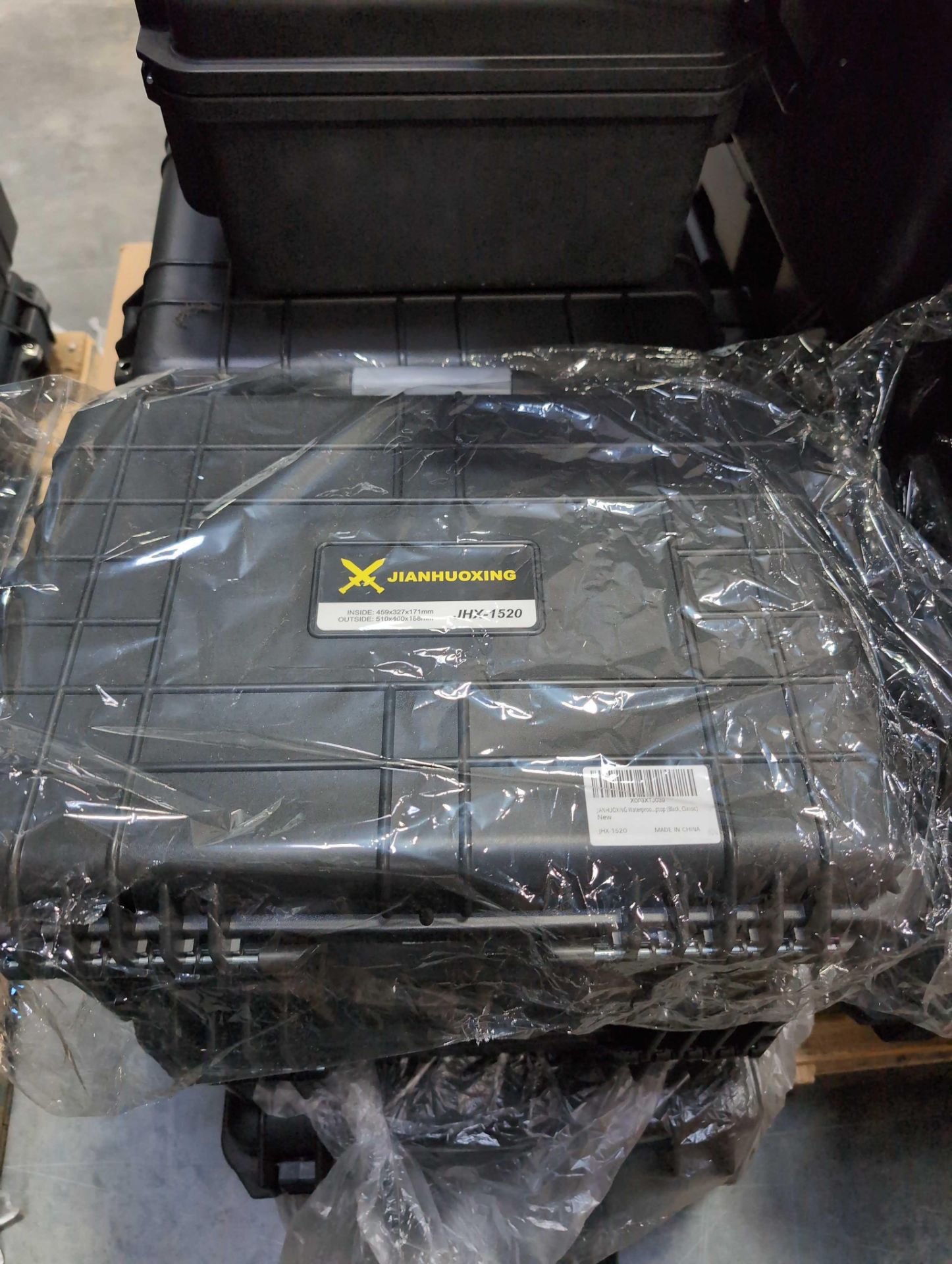 pallet of waterproof travel cases, vacuum and more - Image 10 of 13