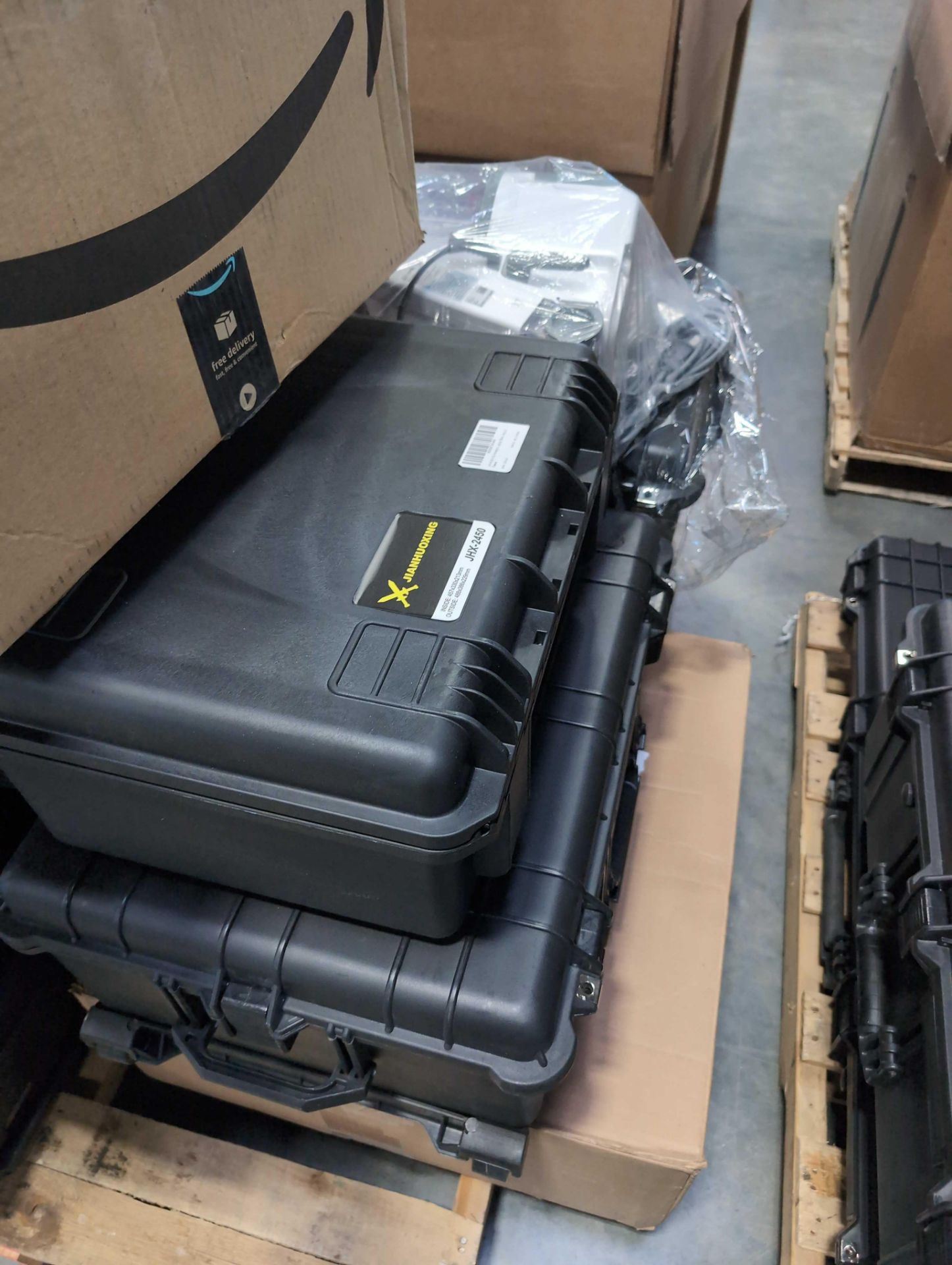 pallet of waterproof travel cases, vacuum and more - Image 8 of 13