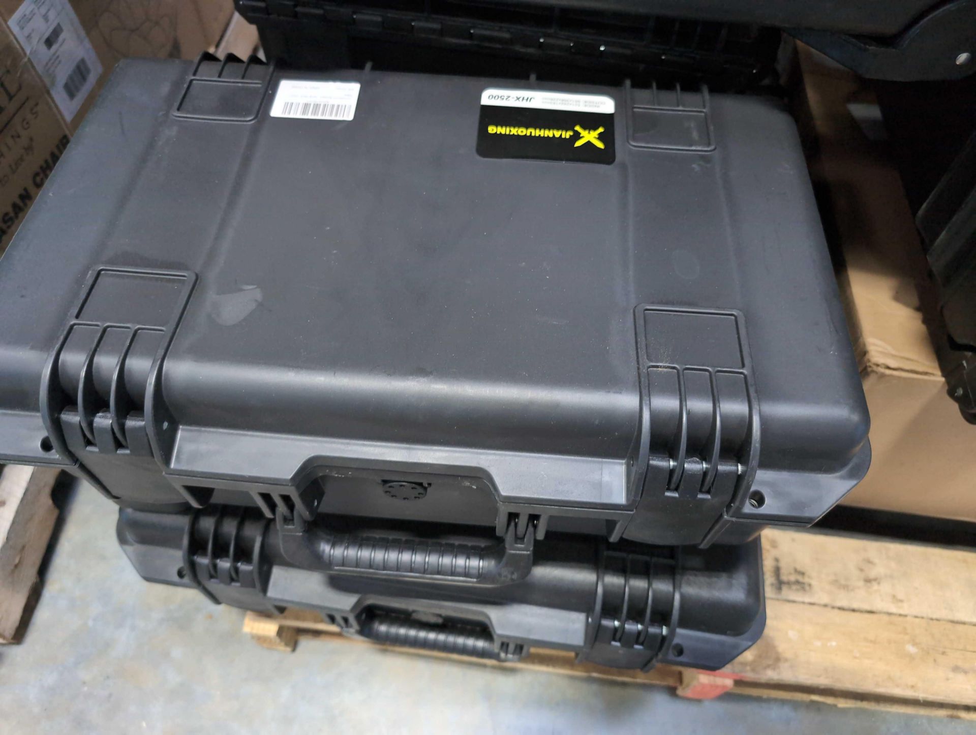 pallet of waterproof travel cases, vacuum and more - Image 3 of 13