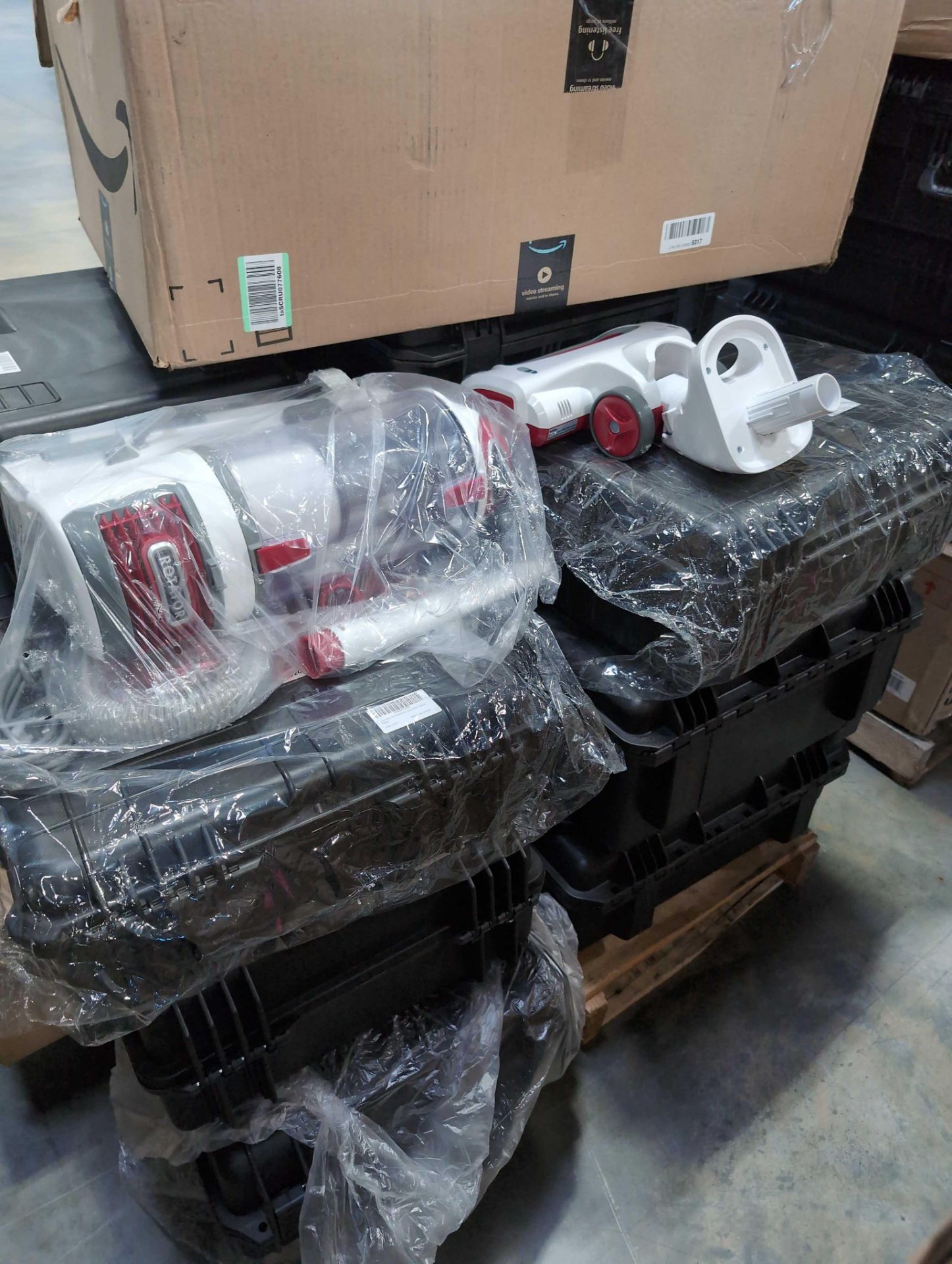 pallet of waterproof travel cases, vacuum and more - Image 9 of 13