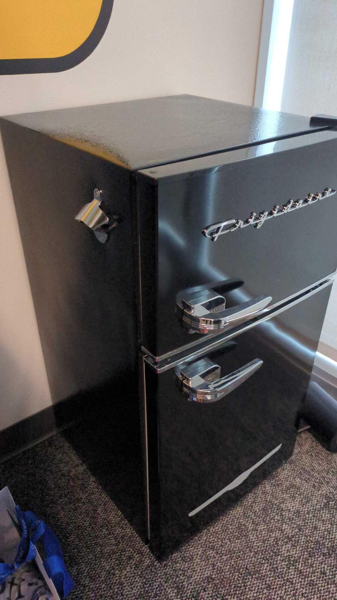 Frigidaire mini fridge - Image 2 of 8