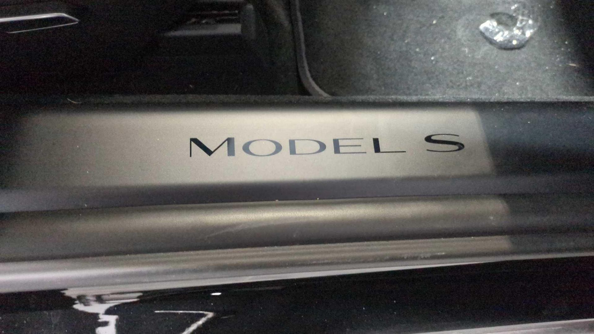 Tesla Model S Plaid - Image 13 of 30