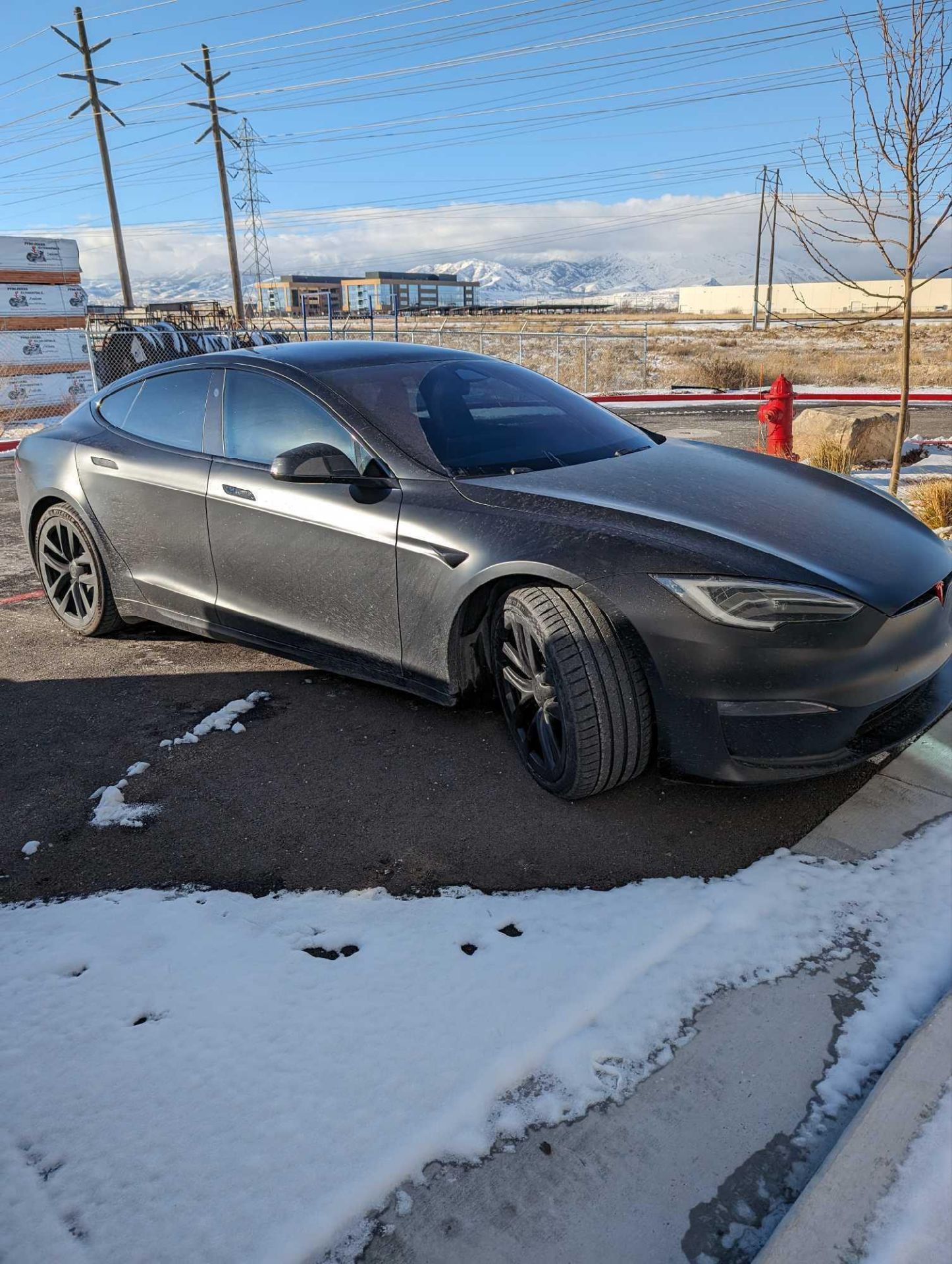 Tesla Model S Plaid - Image 25 of 30