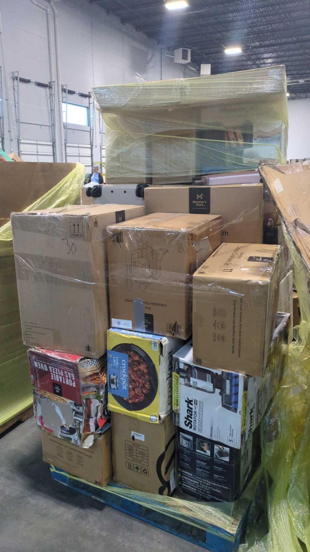 Pallet- Crockpot, Shark rotator, Luggage, PowerXL Air fryer, Portable Gas pizza Oven, inflatable Tun - Image 8 of 8