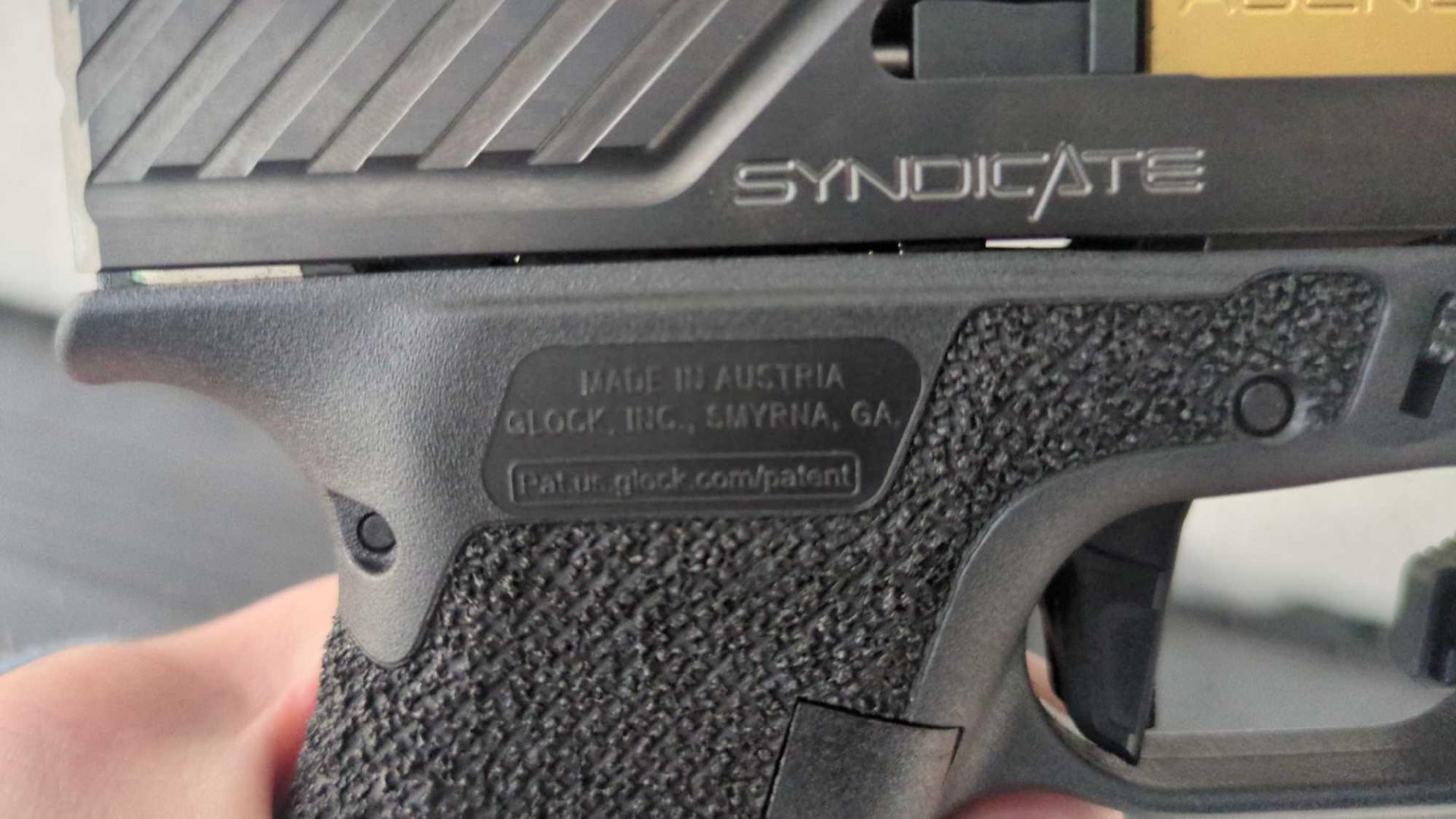 Syndicate glock handgun - Image 4 of 5