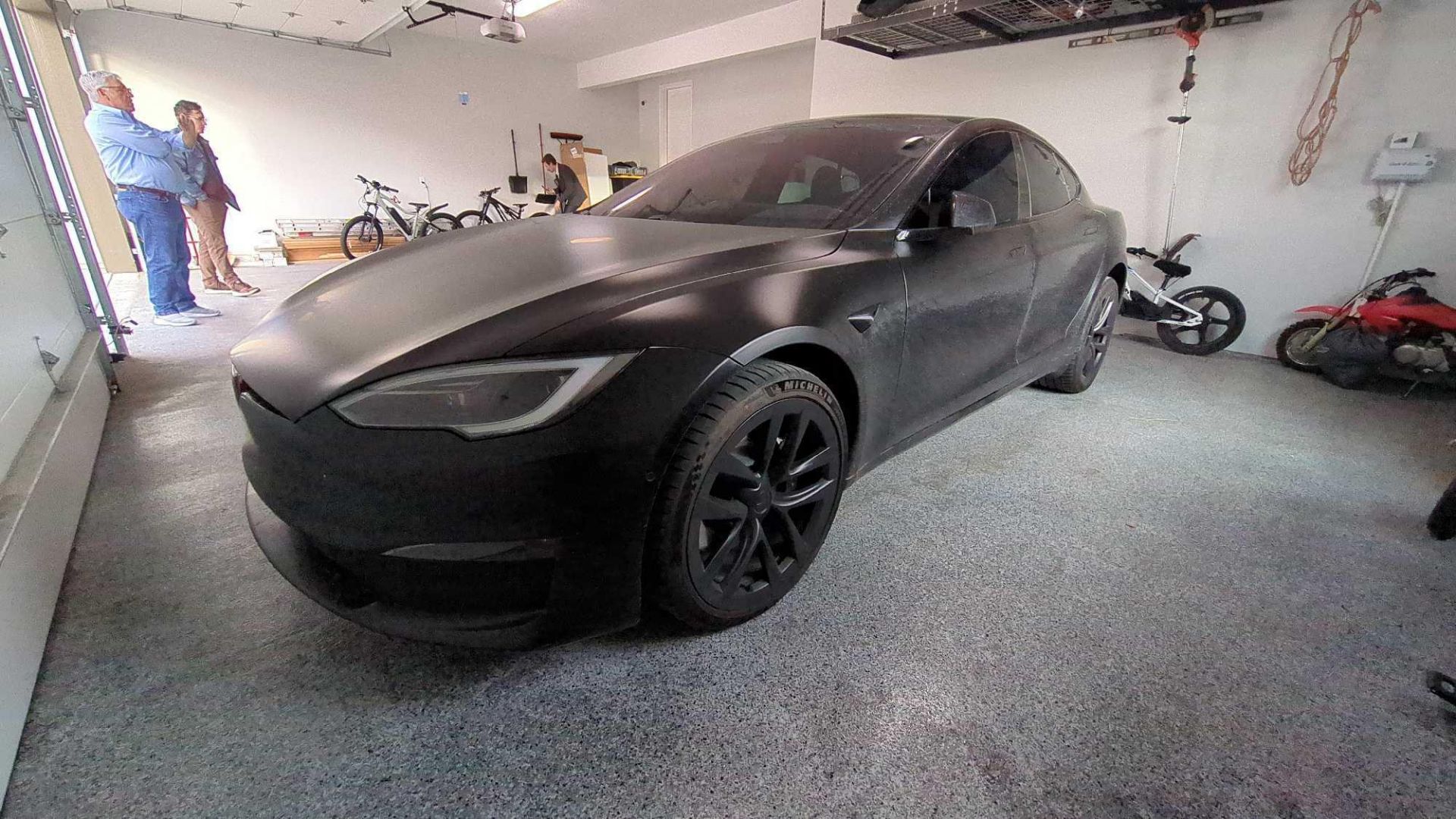 Tesla Model S Plaid - Image 6 of 30