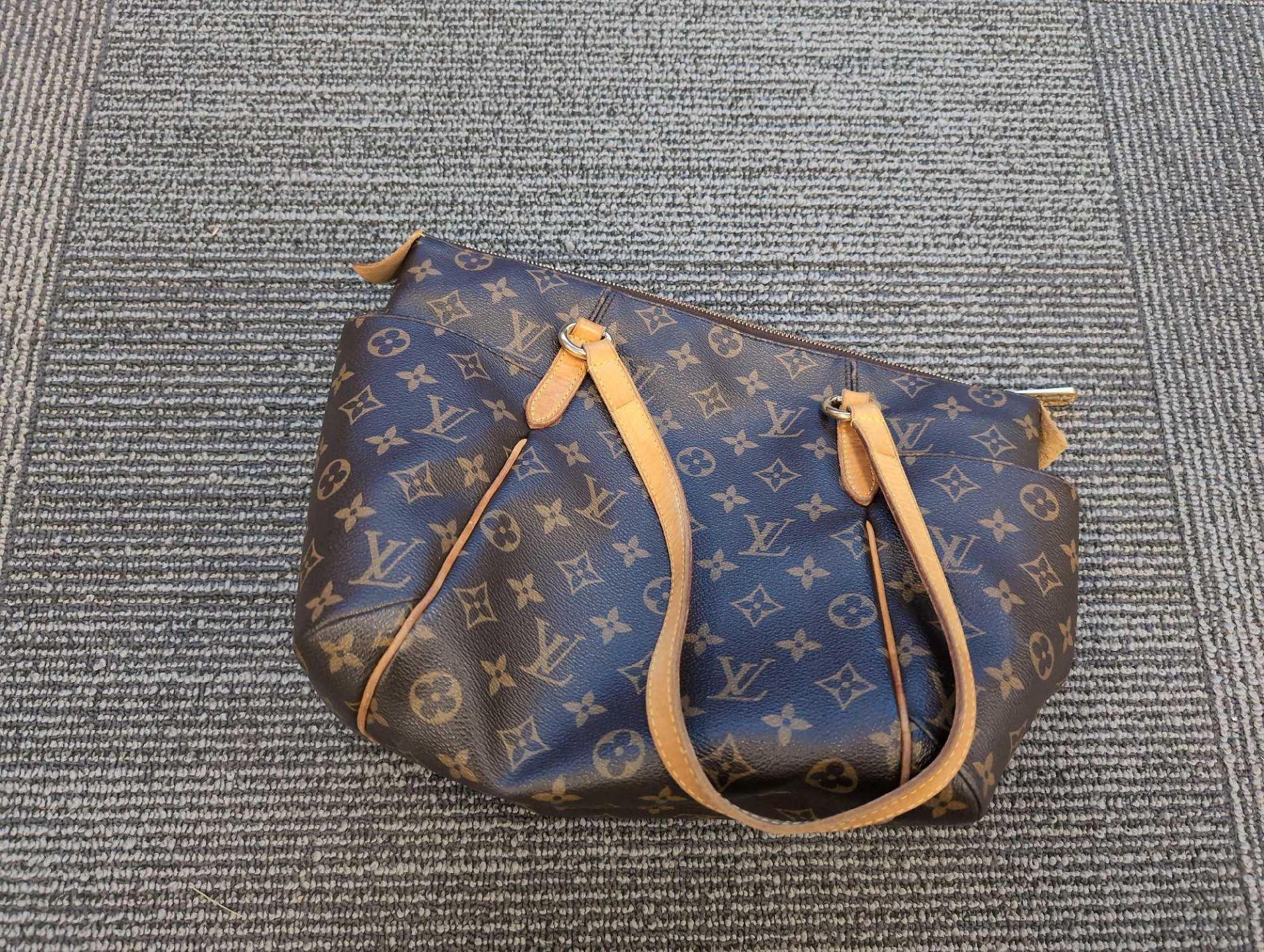 Louis Vuitton Handbag - Image 8 of 8