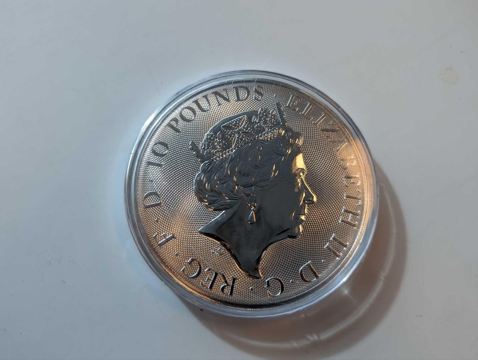 10 oz queen beast to completer coin - Image 3 of 3