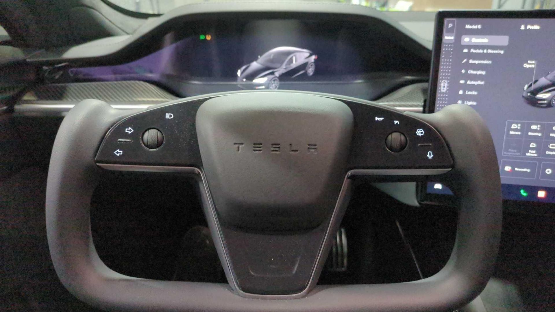 Tesla Model S Plaid - Image 17 of 30