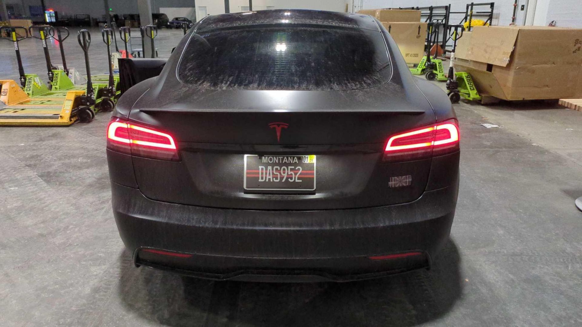 Tesla Model S Plaid - Image 15 of 30