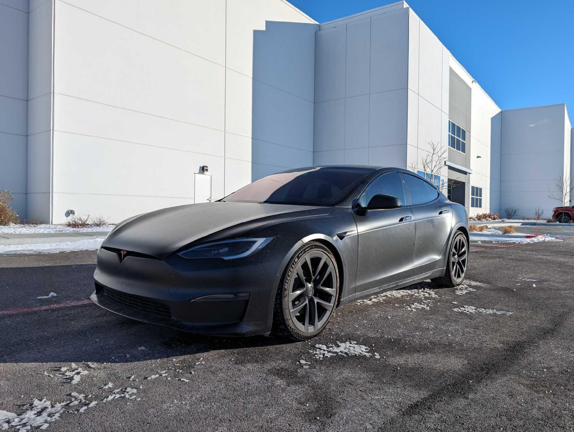 Tesla Model S Plaid - Image 30 of 30