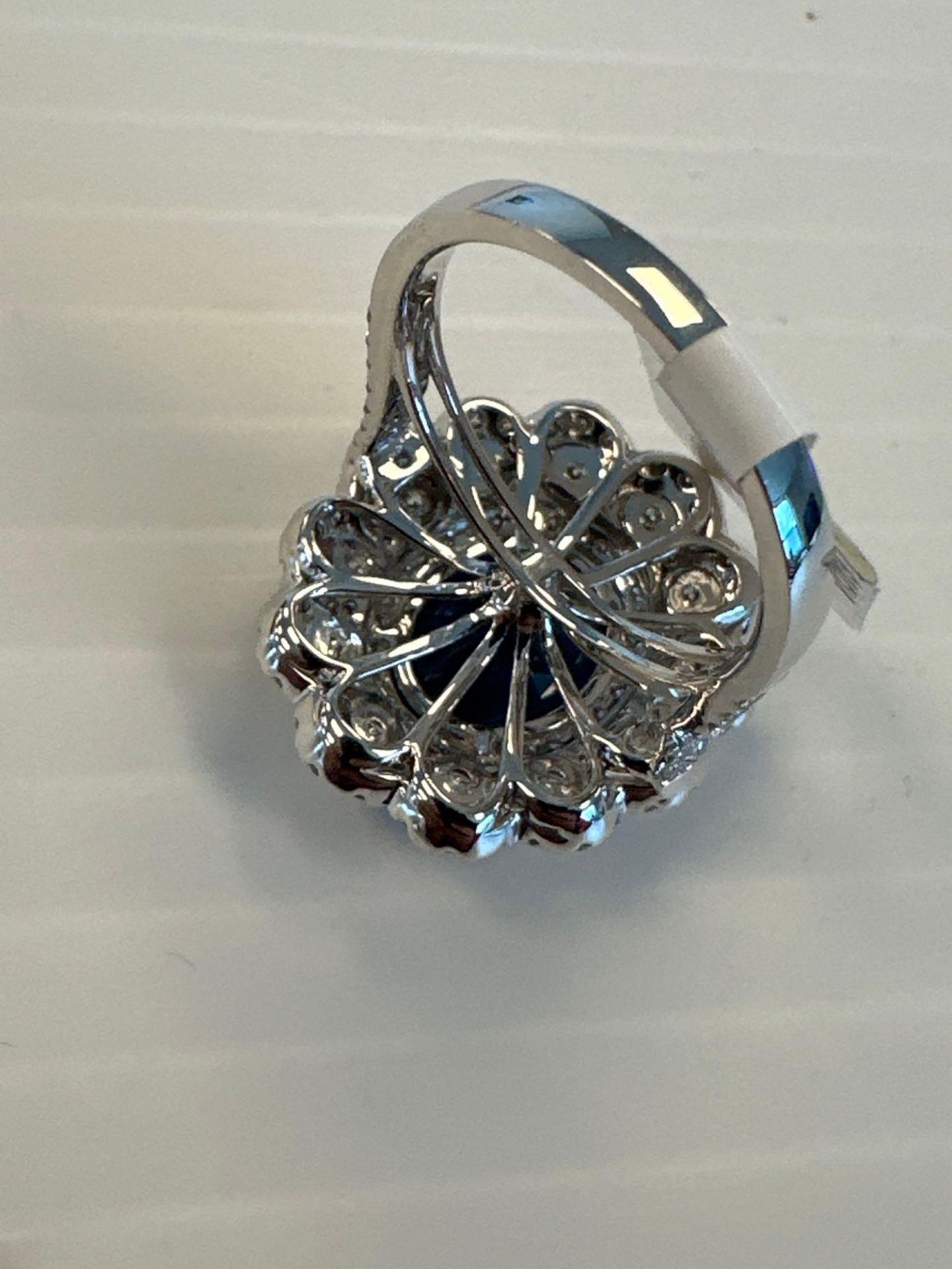 Sapphire & Diamond Ring PT 3.85 cts Sapphire & 1.69 cts Diamond - Image 5 of 9