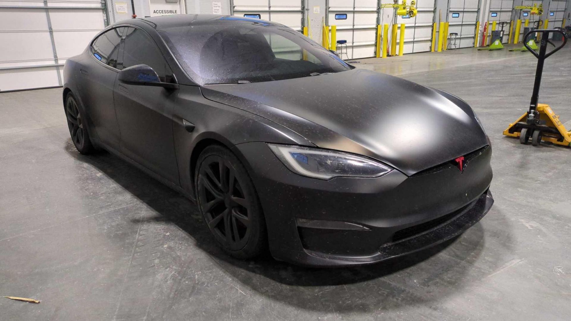 Tesla Model S Plaid - Image 10 of 30
