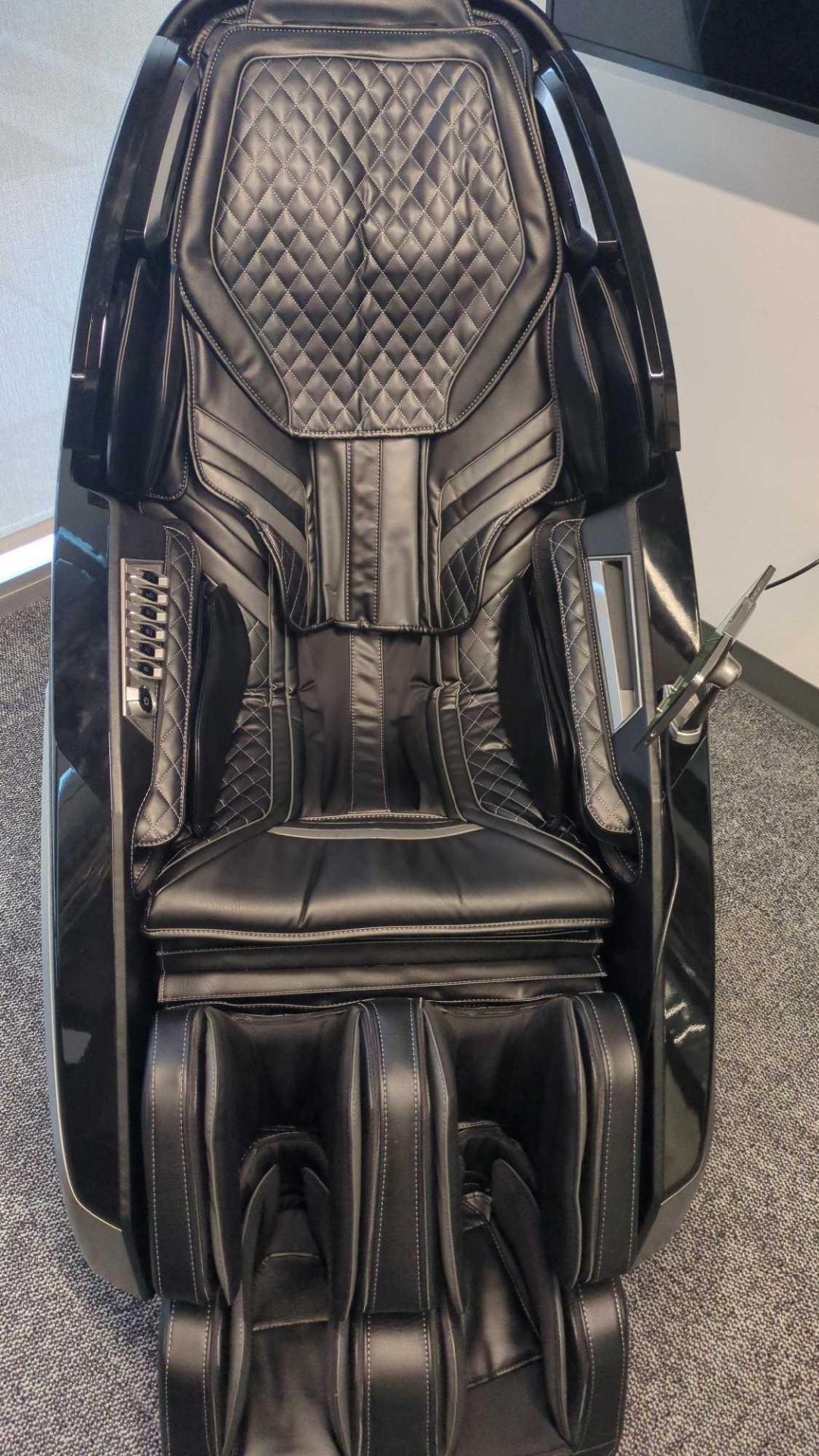 Infiniti massage chair, circadian model - Image 9 of 9