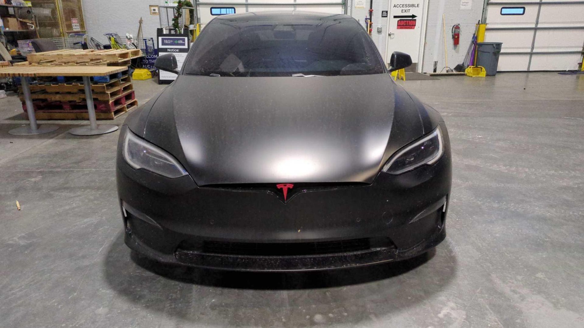 Tesla Model S Plaid - Image 8 of 30