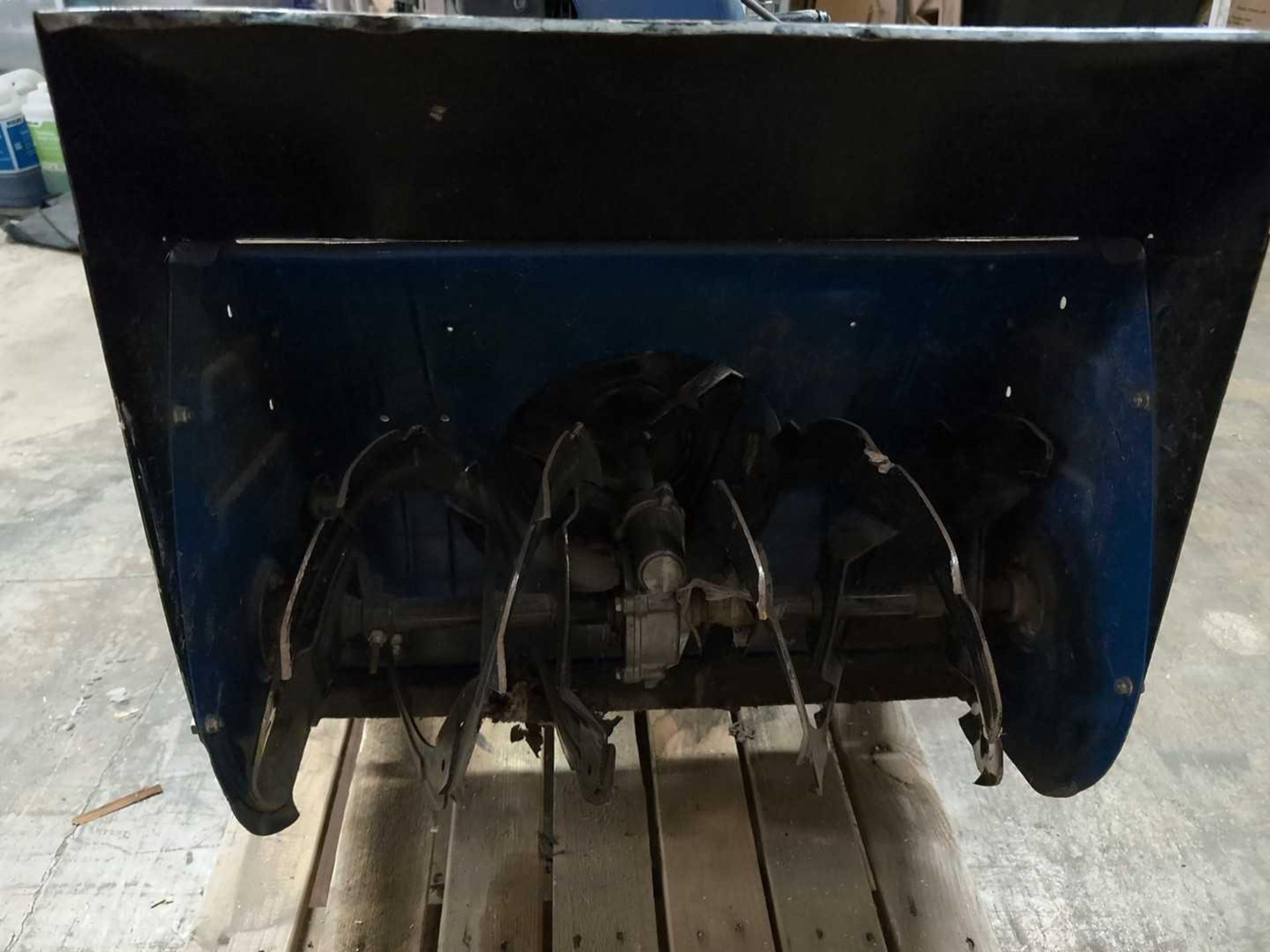 Yamaha snowblower YS624 (needs a carburetor cleaning )3785 west 1987 South Pickup: Thursday 3-5 & Fr - Image 2 of 5