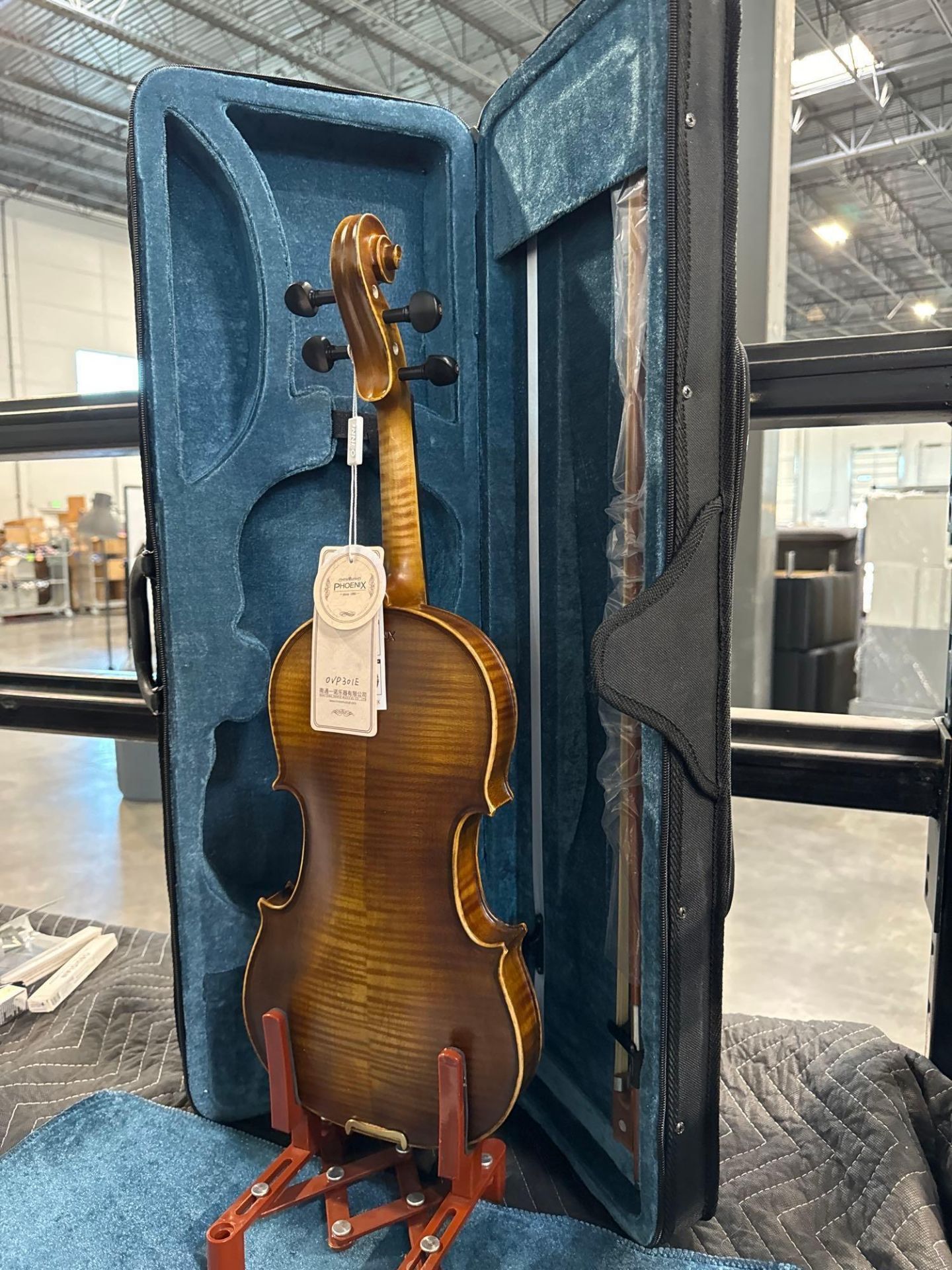 Violin with Oblong Case 4/4 Size with stand - Image 4 of 4